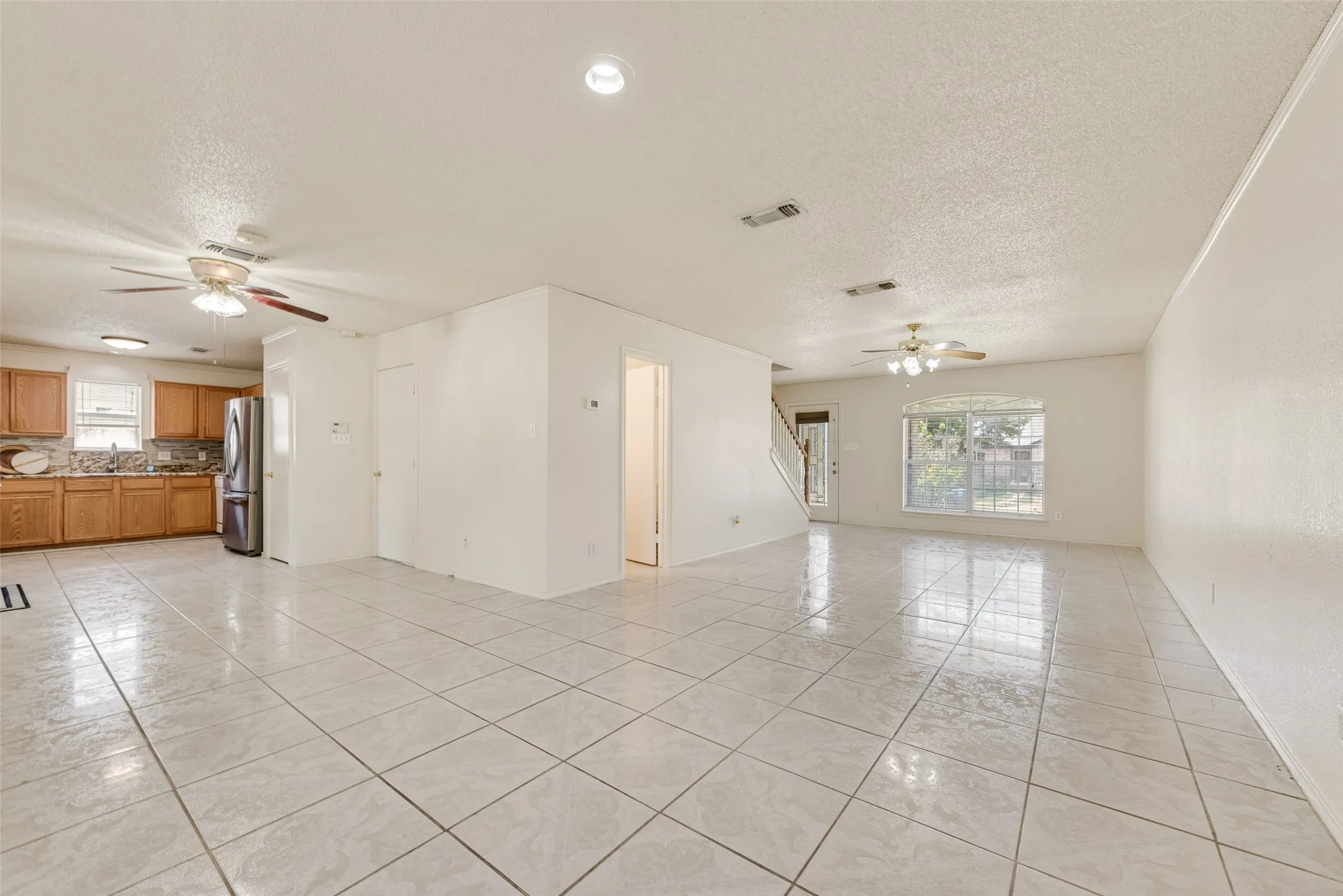 Single Family Residence For Sale in Dallas County , 1412 Santa Elena Plaza, Dallas, Texas 75211, 4 Bedroom, 3 Bathroom, 2 Garage spaces, 1,886 Sqft, built in 2000, mls#21286129, Real Estate Agent in Dallas, Homes For Sale in Dallas county, Homes For Sale in Dallas, Realtor in Dallas Texas, Real Estate Brokerage Independent Realty Texas, Luminita Cordes Realtor