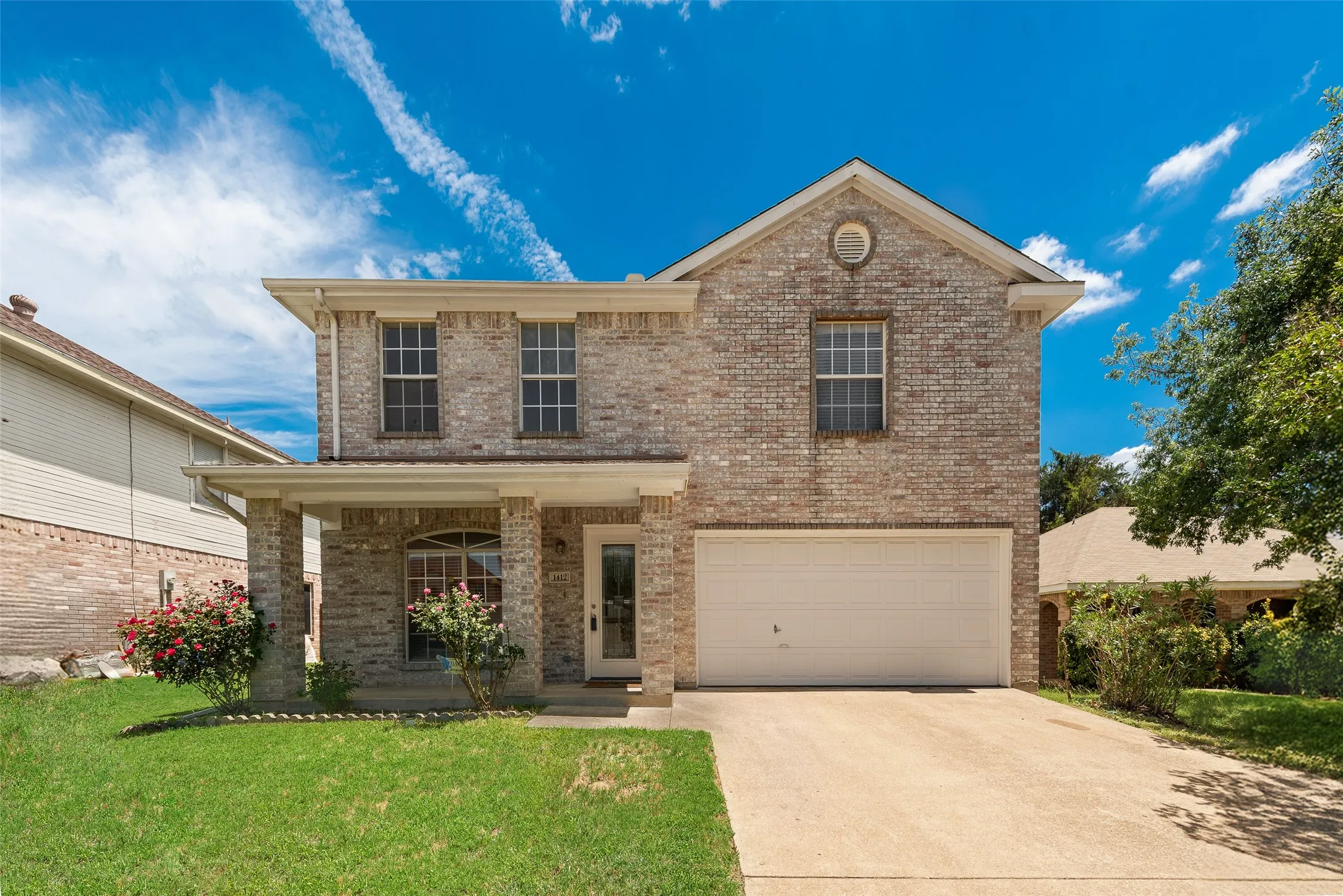 Single Family Residence For Sale in Dallas County , 1412 Santa Elena Plaza, Dallas, Texas 75211, 4 Bedroom, 3 Bathroom, 2 Garage spaces, 1,886 Sqft, built in 2000, mls#21286129, Real Estate Agent in Dallas, Homes For Sale in Dallas county, Homes For Sale in Dallas, Realtor in Dallas Texas, Real Estate Brokerage Independent Realty Texas, Luminita Cordes Realtor