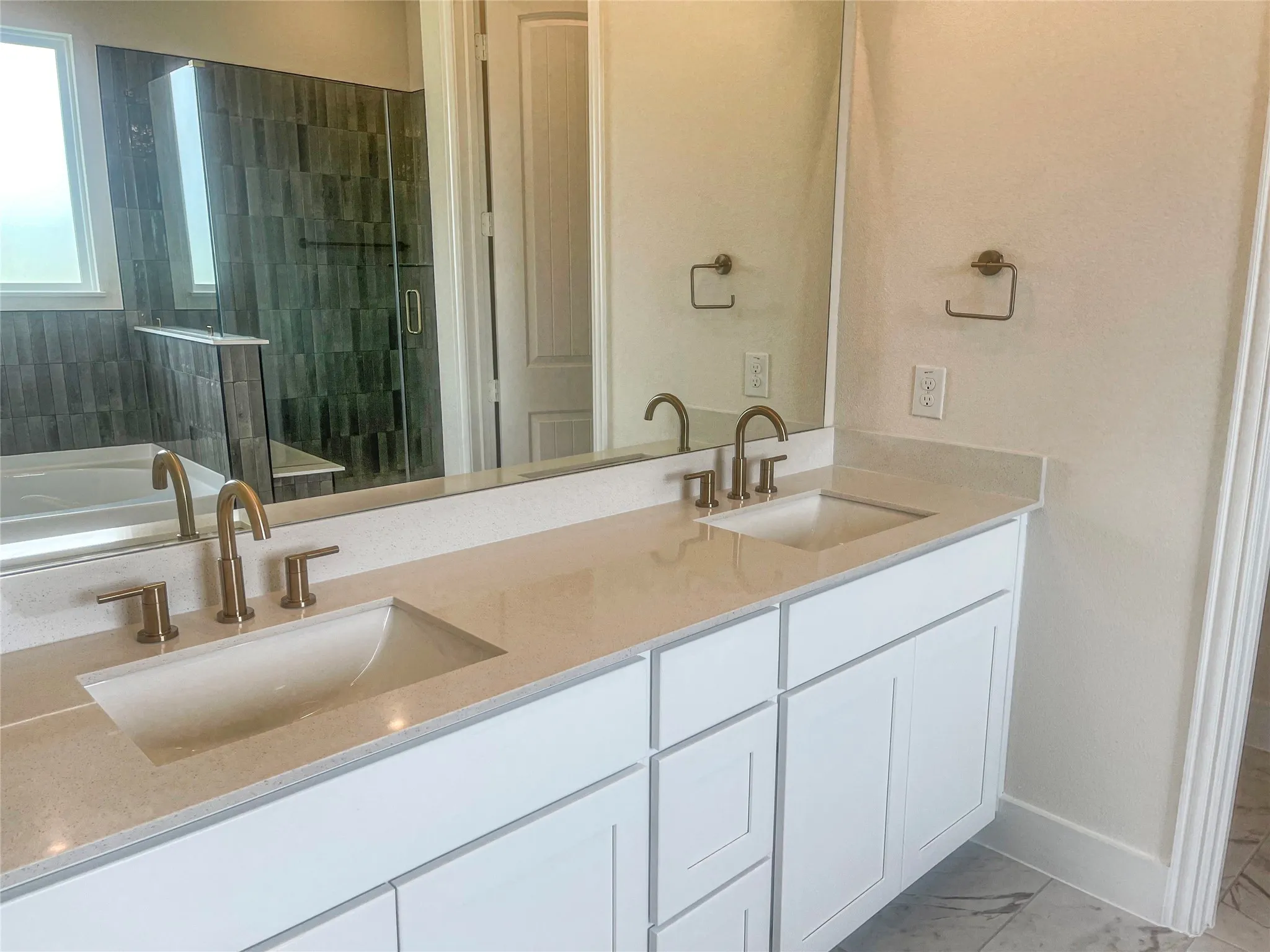 Single Family Residence For Sale in Ellis County , 117 Aiden Drive, Waxahachie, Texas 75165, 4 Bedroom, 3 Bathroom, 3 Garage spaces, 2,803 Sqft, built in 2024, mls#21288985, Real Estate Agent in Waxahachie, Homes For Sale in Ellis county, Homes For Sale in Waxahachie, Realtor in Waxahachie Texas, Real Estate Brokerage Independent Realty Texas, Luminita Cordes Realtor