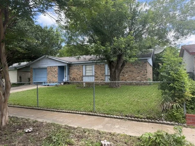 Single Family Residence For Sale in Dallas County , 12219 Knight Drive, Balch Springs, Texas 75180, 3 Bedroom, 2 Bathroom, 1 Garage spaces, 1,132 Sqft, built in 1971, mls#21288986, Real Estate Agent in Balch Springs, Homes For Sale in Dallas county, Homes For Sale in Balch Springs, Realtor in Balch Springs Texas, Real Estate Brokerage Independent Realty Texas, Luminita Cordes Realtor
