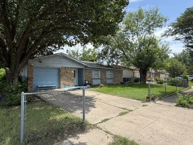 Single Family Residence For Sale in Dallas County , 12219 Knight Drive, Balch Springs, Texas 75180, 3 Bedroom, 2 Bathroom, 1 Garage spaces, 1,132 Sqft, built in 1971, mls#21288986, Real Estate Agent in Balch Springs, Homes For Sale in Dallas county, Homes For Sale in Balch Springs, Realtor in Balch Springs Texas, Real Estate Brokerage Independent Realty Texas, Luminita Cordes Realtor