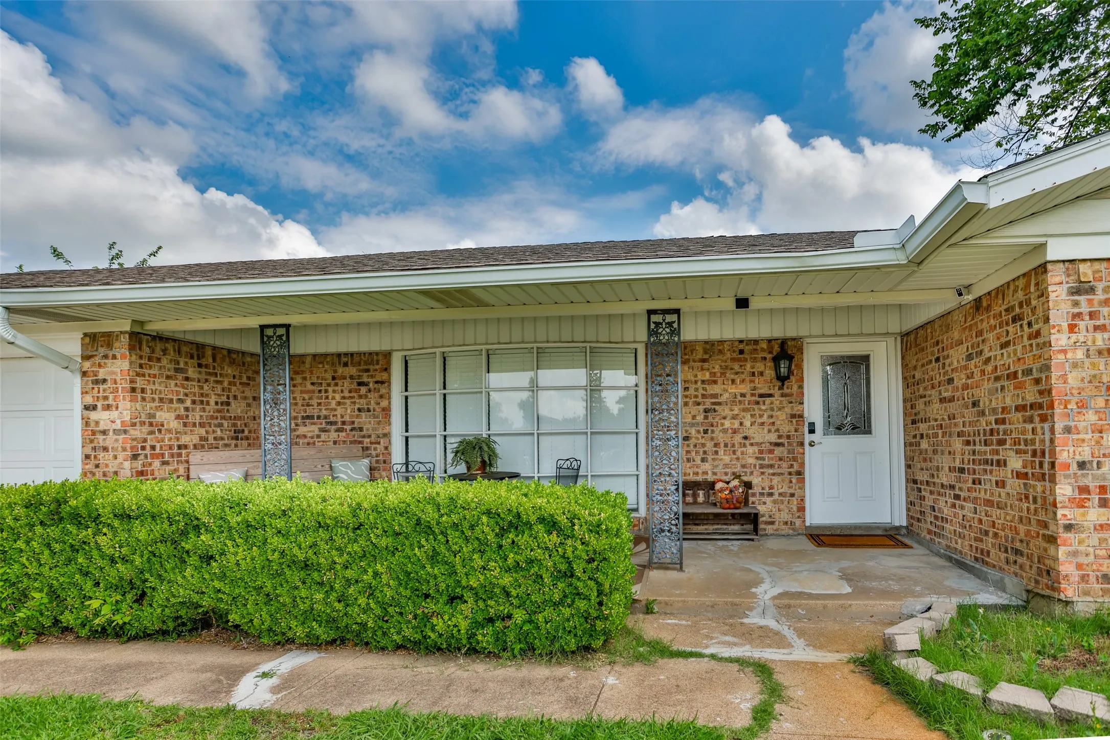 Single Family Residence For Sale in Cooke County , 1808 College Street, Gainesville, Texas 76240, 3 Bedrooms, 2 Bathrooms, 2 Garage spaces, 1,722 Sqft, built in 1970, Price $269,999, mls#21288987, Real Estate Agent in Gainesville, Homes For Sale in Cooke county, Homes For Sale in Gainesville, Realtor in Gainesville Texas, Real Estate Brokerage Independent Realty Texas, Luminita Cordes Realtor