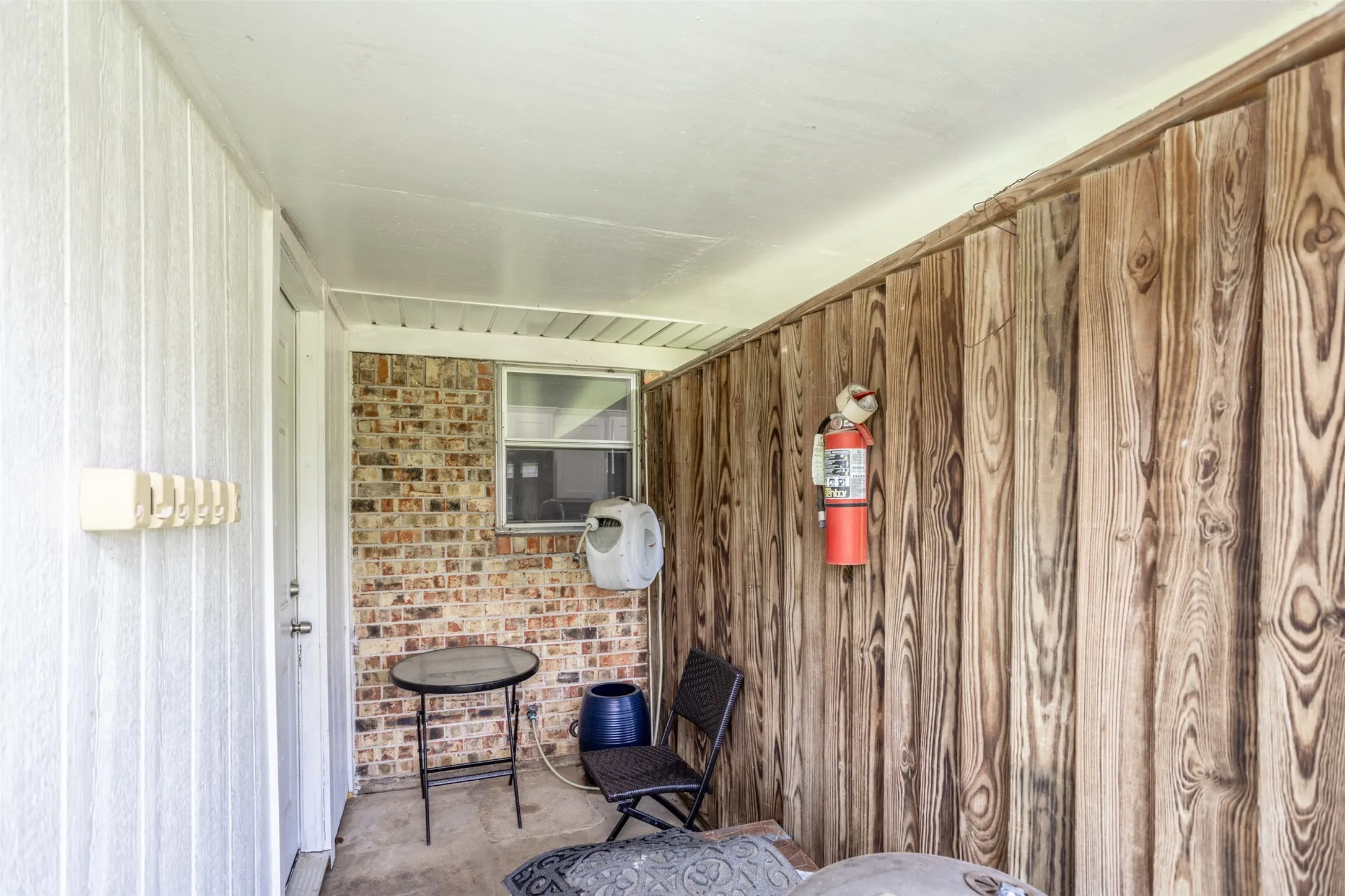 Single Family Residence For Sale in Cooke County , 1808 College Street, Gainesville, Texas 76240, 3 Bedrooms, 2 Bathrooms, 2 Garage spaces, 1,722 Sqft, built in 1970, Price $269,999, mls#21288987, Real Estate Agent in Gainesville, Homes For Sale in Cooke county, Homes For Sale in Gainesville, Realtor in Gainesville Texas, Real Estate Brokerage Independent Realty Texas, Luminita Cordes Realtor