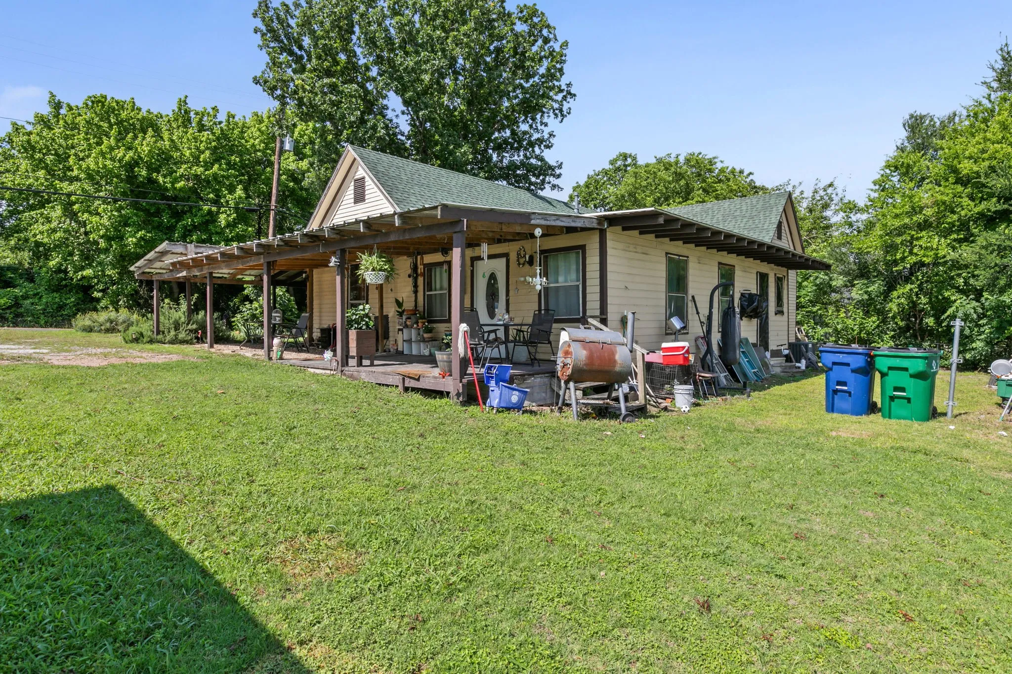 Single Family Residence For Sale in Ellis County , 704 Cantrell Street, Waxahachie, Texas 75165, 4 Bedroom, 2 Bathroom, Garage spaces, 1,451 Sqft, built in 1940, mls#21288133, Real Estate Agent in Waxahachie, Homes For Sale in Ellis county, Homes For Sale in Waxahachie, Realtor in Waxahachie Texas, Real Estate Brokerage Independent Realty Texas, Luminita Cordes Realtor