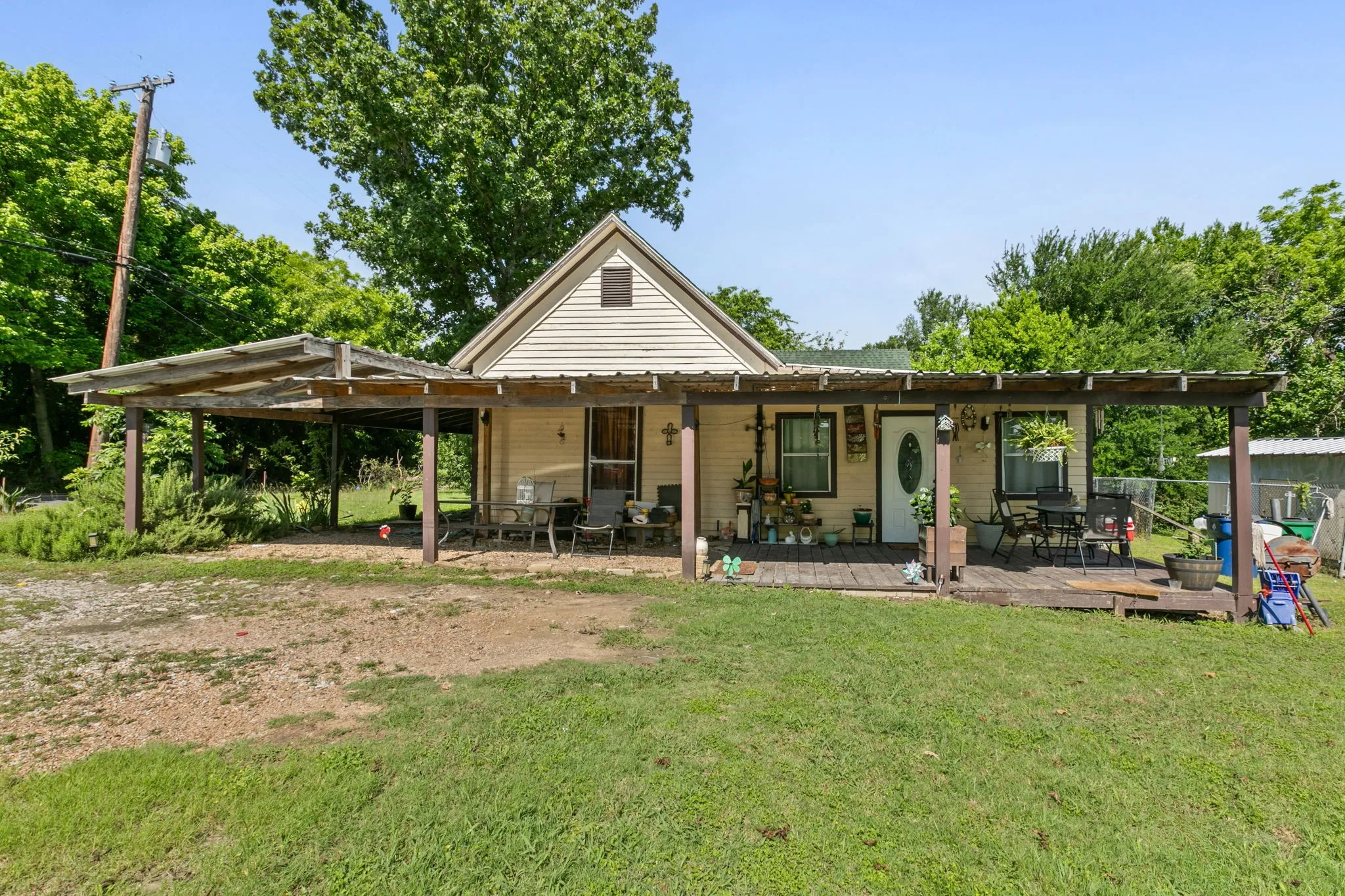 Single Family Residence For Sale in Ellis County , 704 Cantrell Street, Waxahachie, Texas 75165, 4 Bedroom, 2 Bathroom, Garage spaces, 1,451 Sqft, built in 1940, mls#21288133, Real Estate Agent in Waxahachie, Homes For Sale in Ellis county, Homes For Sale in Waxahachie, Realtor in Waxahachie Texas, Real Estate Brokerage Independent Realty Texas, Luminita Cordes Realtor