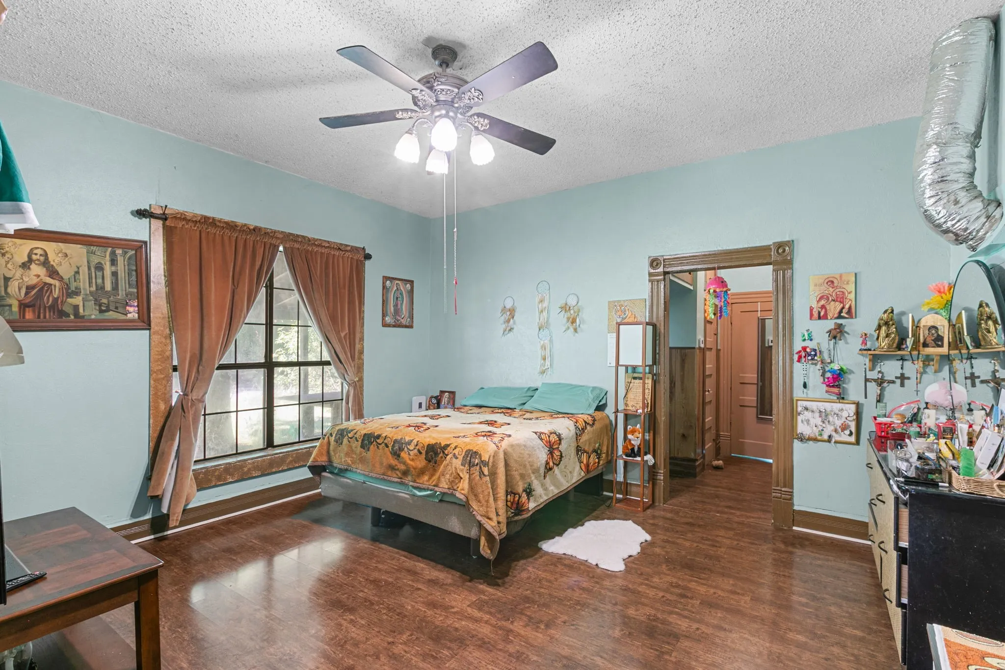 Single Family Residence For Sale in Ellis County , 704 Cantrell Street, Waxahachie, Texas 75165, 4 Bedroom, 2 Bathroom, Garage spaces, 1,451 Sqft, built in 1940, mls#21288133, Real Estate Agent in Waxahachie, Homes For Sale in Ellis county, Homes For Sale in Waxahachie, Realtor in Waxahachie Texas, Real Estate Brokerage Independent Realty Texas, Luminita Cordes Realtor