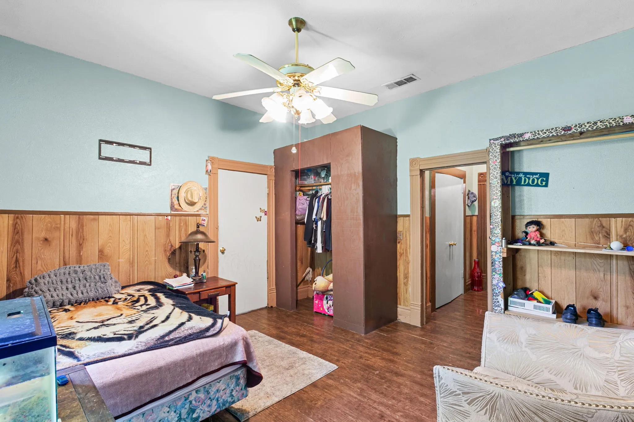 Single Family Residence For Sale in Ellis County , 704 Cantrell Street, Waxahachie, Texas 75165, 4 Bedroom, 2 Bathroom, Garage spaces, 1,451 Sqft, built in 1940, mls#21288133, Real Estate Agent in Waxahachie, Homes For Sale in Ellis county, Homes For Sale in Waxahachie, Realtor in Waxahachie Texas, Real Estate Brokerage Independent Realty Texas, Luminita Cordes Realtor