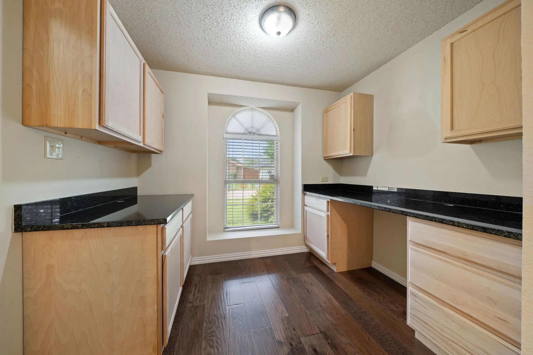 Single Family Residence For Sale in Dallas County , 2124 Emerald Oaks, Mesquite, Texas 75181, 3 Bedroom, 2 Bathroom, 2 Garage spaces, 1,760 Sqft, built in 1992, mls#21286095, Real Estate Agent in Mesquite, Homes For Sale in Dallas county, Homes For Sale in Mesquite, Realtor in Mesquite Texas, Real Estate Brokerage Independent Realty Texas, Luminita Cordes Realtor