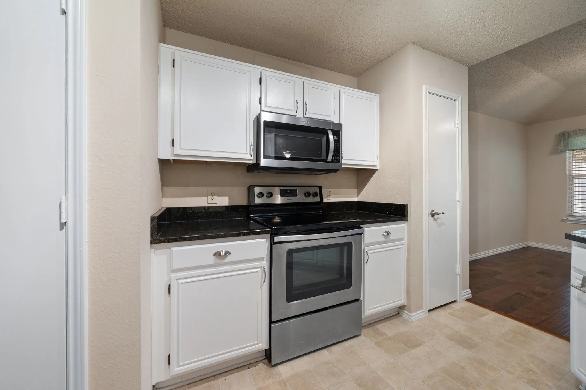 Single Family Residence For Sale in Dallas County , 2124 Emerald Oaks, Mesquite, Texas 75181, 3 Bedroom, 2 Bathroom, 2 Garage spaces, 1,760 Sqft, built in 1992, mls#21286095, Real Estate Agent in Mesquite, Homes For Sale in Dallas county, Homes For Sale in Mesquite, Realtor in Mesquite Texas, Real Estate Brokerage Independent Realty Texas, Luminita Cordes Realtor