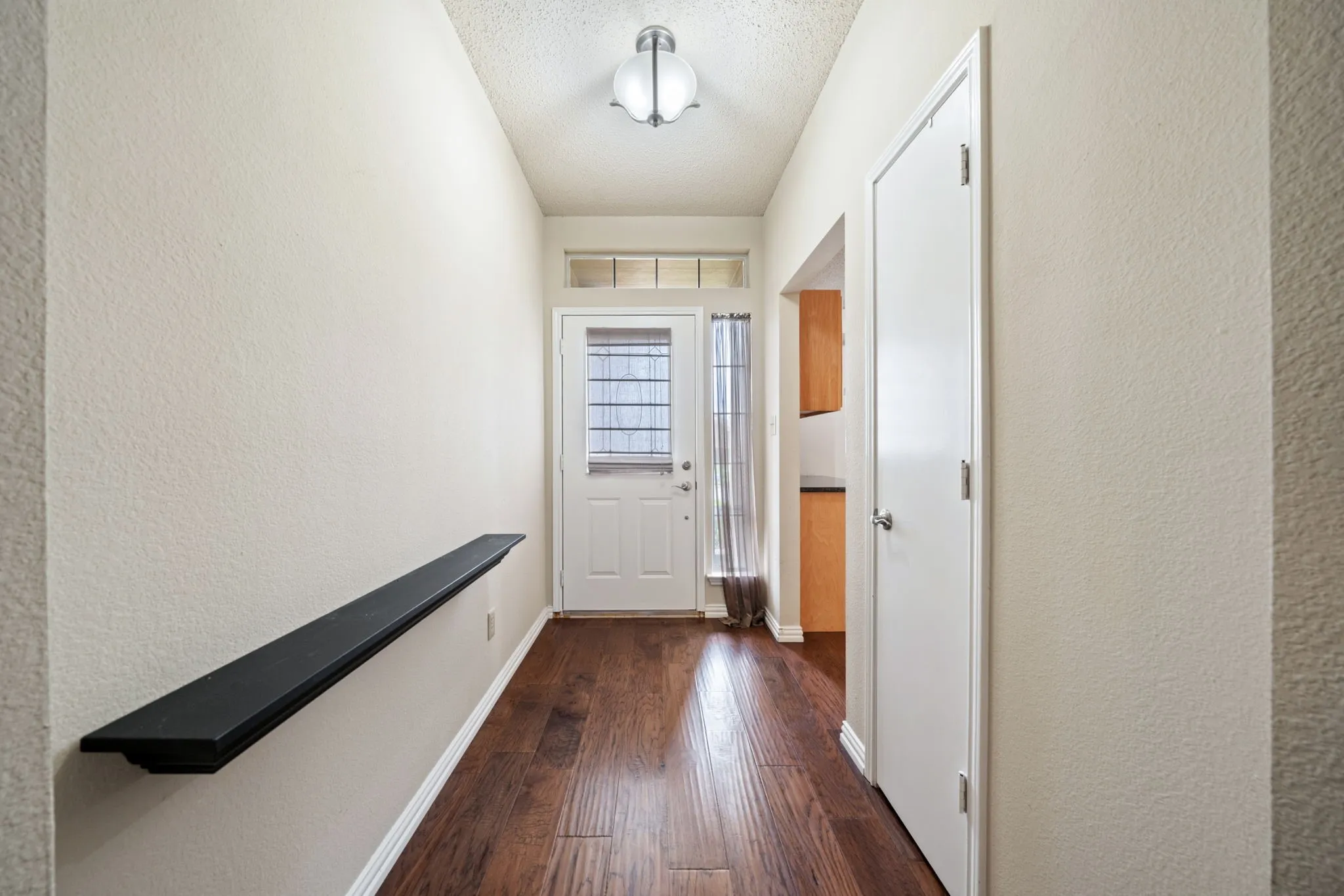 Single Family Residence For Sale in Dallas County , 2124 Emerald Oaks, Mesquite, Texas 75181, 3 Bedroom, 2 Bathroom, 2 Garage spaces, 1,760 Sqft, built in 1992, mls#21286095, Real Estate Agent in Mesquite, Homes For Sale in Dallas county, Homes For Sale in Mesquite, Realtor in Mesquite Texas, Real Estate Brokerage Independent Realty Texas, Luminita Cordes Realtor