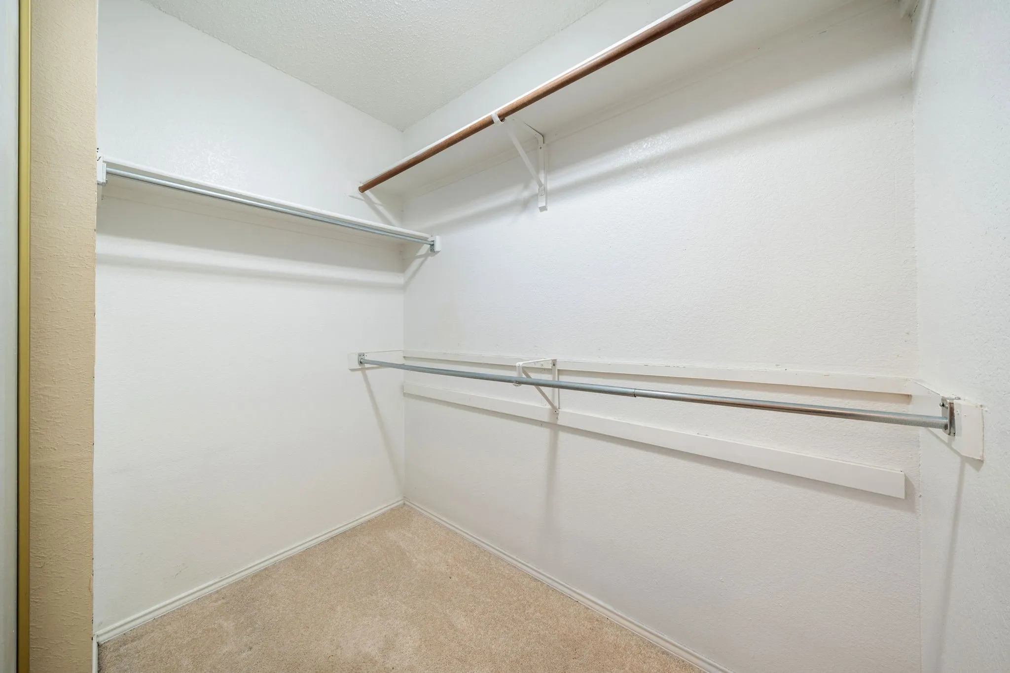Single Family Residence For Sale in Dallas County , 2124 Emerald Oaks, Mesquite, Texas 75181, 3 Bedroom, 2 Bathroom, 2 Garage spaces, 1,760 Sqft, built in 1992, mls#21286095, Real Estate Agent in Mesquite, Homes For Sale in Dallas county, Homes For Sale in Mesquite, Realtor in Mesquite Texas, Real Estate Brokerage Independent Realty Texas, Luminita Cordes Realtor