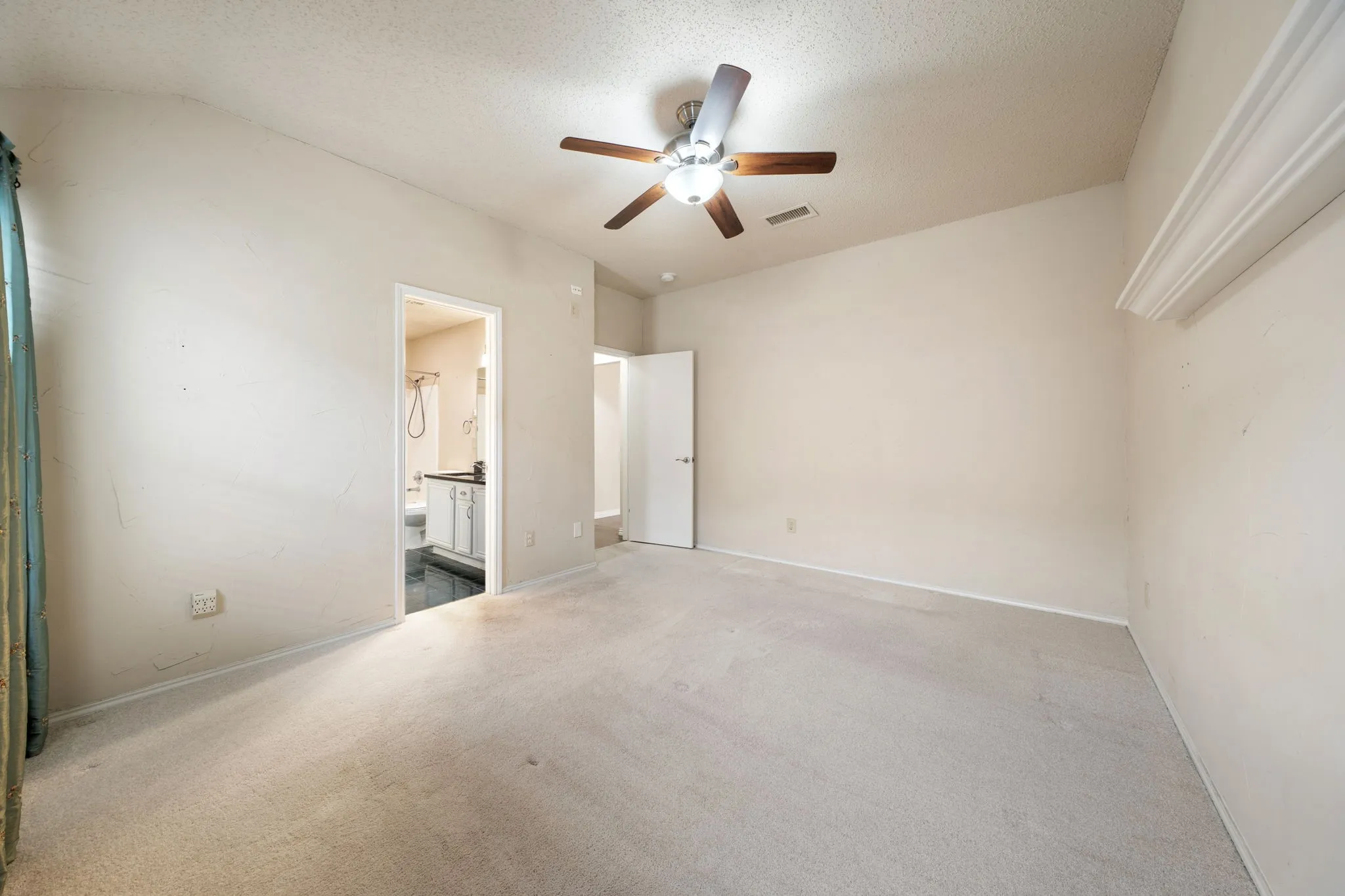 Single Family Residence For Sale in Dallas County , 2124 Emerald Oaks, Mesquite, Texas 75181, 3 Bedroom, 2 Bathroom, 2 Garage spaces, 1,760 Sqft, built in 1992, mls#21286095, Real Estate Agent in Mesquite, Homes For Sale in Dallas county, Homes For Sale in Mesquite, Realtor in Mesquite Texas, Real Estate Brokerage Independent Realty Texas, Luminita Cordes Realtor