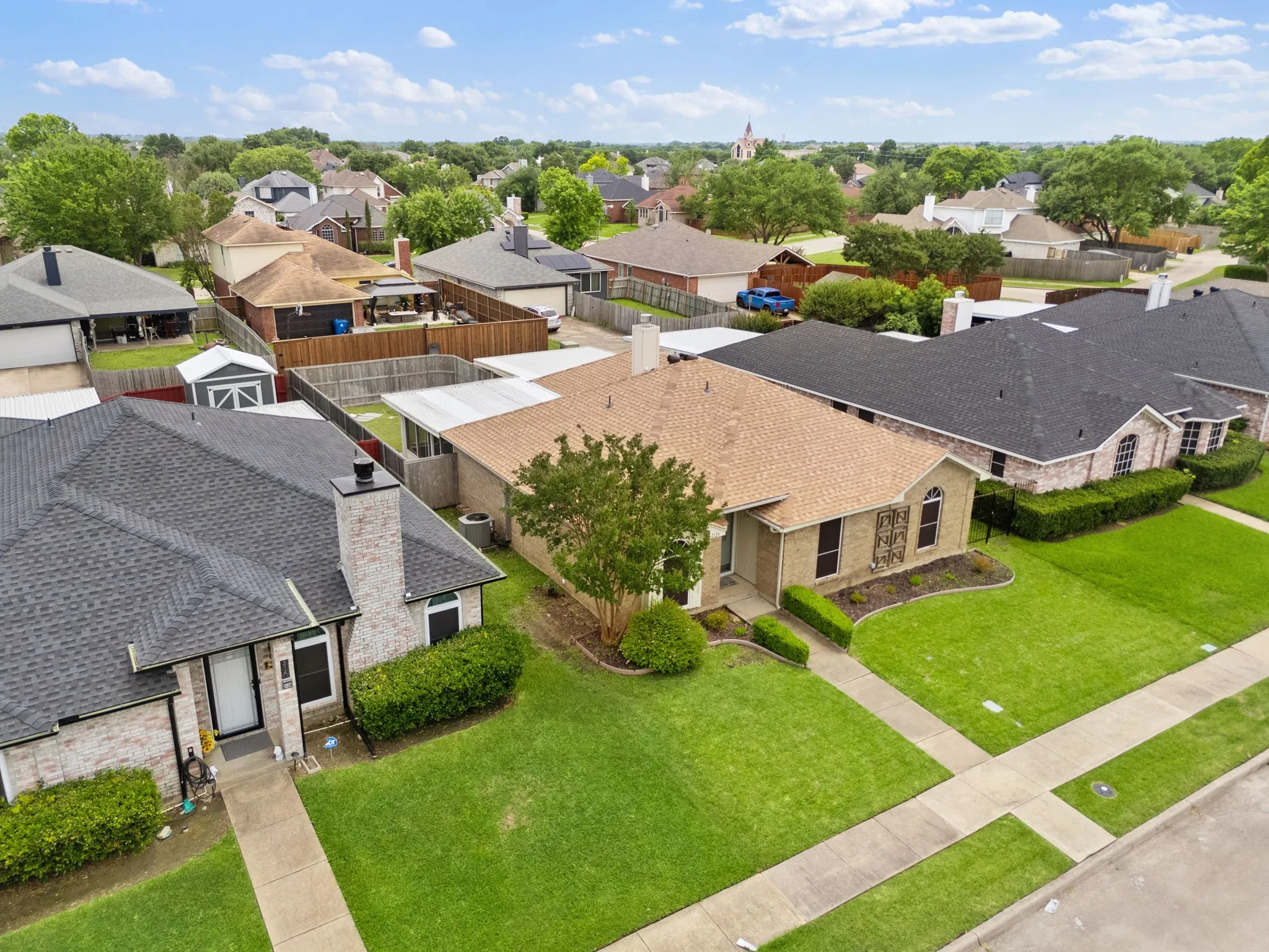 Single Family Residence For Sale in Dallas County , 2124 Emerald Oaks, Mesquite, Texas 75181, 3 Bedroom, 2 Bathroom, 2 Garage spaces, 1,760 Sqft, built in 1992, mls#21286095, Real Estate Agent in Mesquite, Homes For Sale in Dallas county, Homes For Sale in Mesquite, Realtor in Mesquite Texas, Real Estate Brokerage Independent Realty Texas, Luminita Cordes Realtor