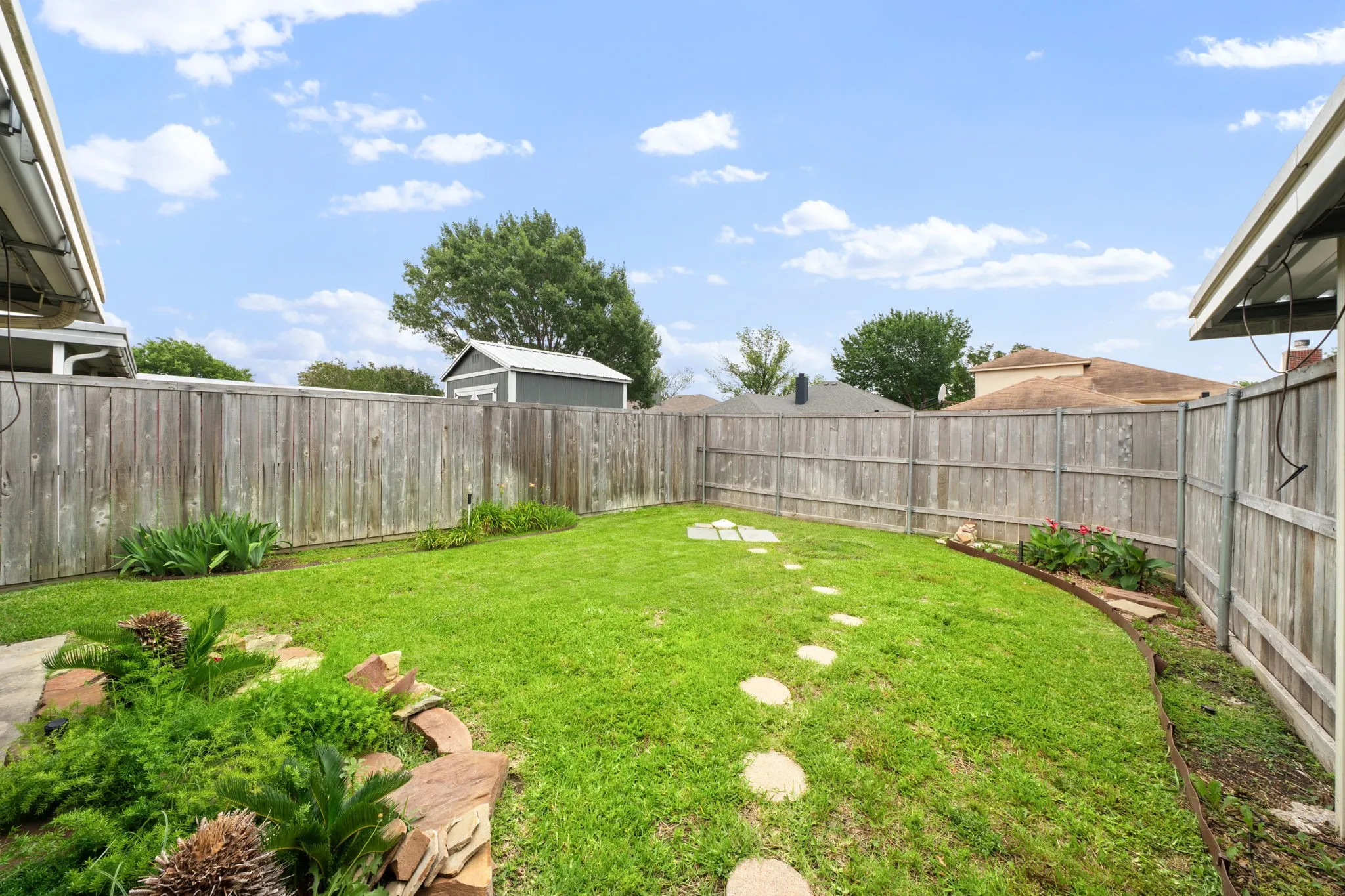Single Family Residence For Sale in Dallas County , 2124 Emerald Oaks, Mesquite, Texas 75181, 3 Bedroom, 2 Bathroom, 2 Garage spaces, 1,760 Sqft, built in 1992, mls#21286095, Real Estate Agent in Mesquite, Homes For Sale in Dallas county, Homes For Sale in Mesquite, Realtor in Mesquite Texas, Real Estate Brokerage Independent Realty Texas, Luminita Cordes Realtor