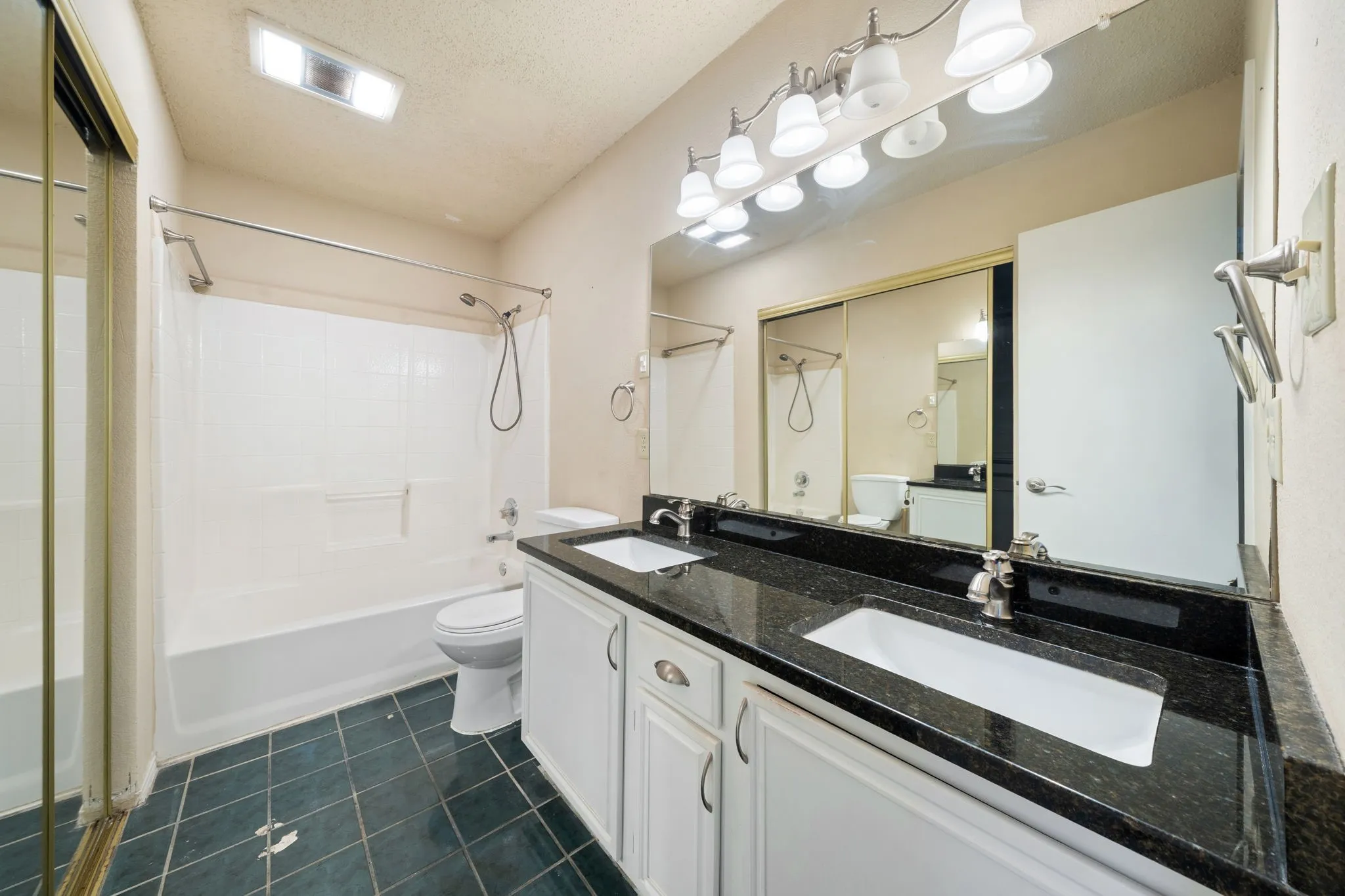 Single Family Residence For Sale in Dallas County , 2124 Emerald Oaks, Mesquite, Texas 75181, 3 Bedroom, 2 Bathroom, 2 Garage spaces, 1,760 Sqft, built in 1992, mls#21286095, Real Estate Agent in Mesquite, Homes For Sale in Dallas county, Homes For Sale in Mesquite, Realtor in Mesquite Texas, Real Estate Brokerage Independent Realty Texas, Luminita Cordes Realtor