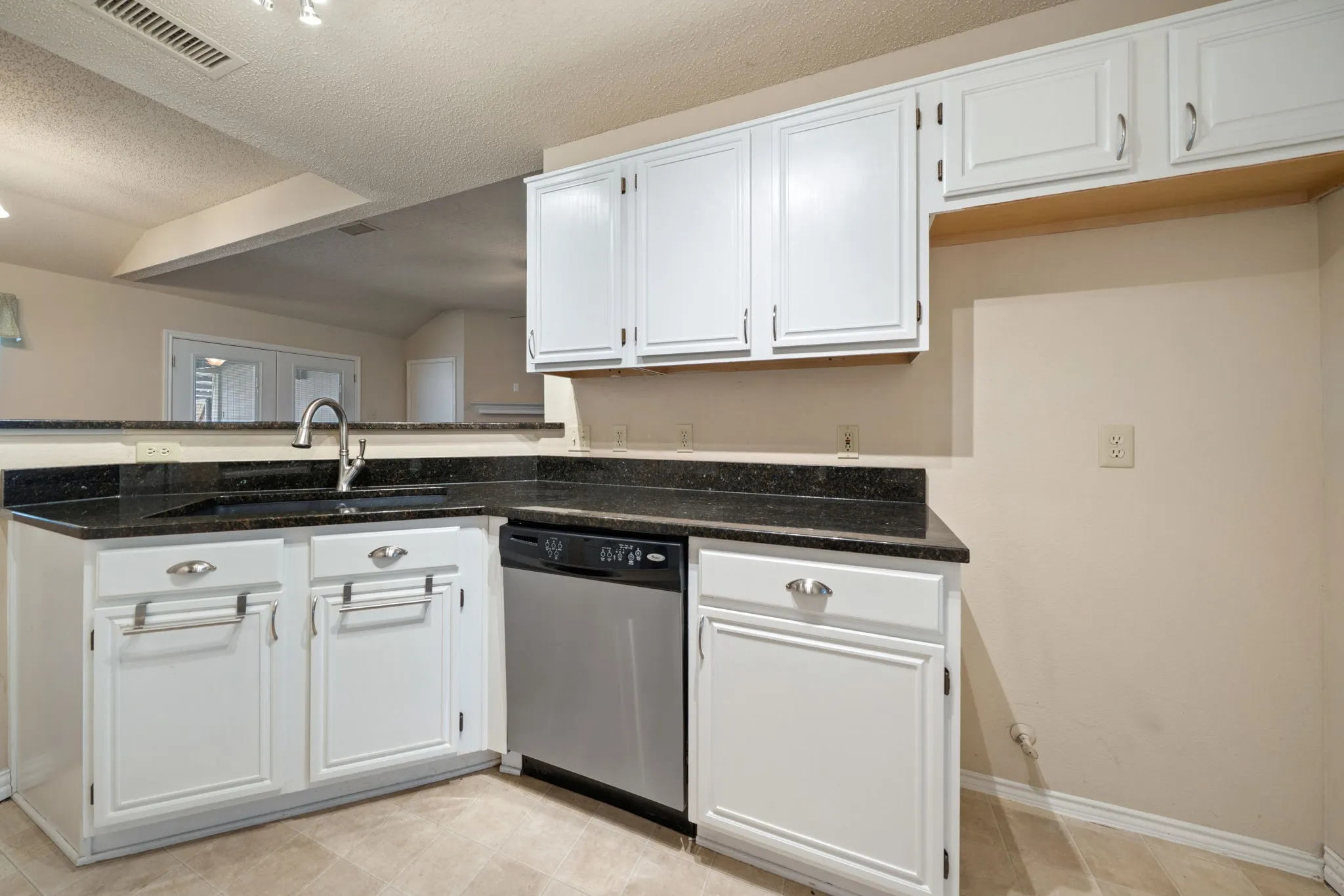 Single Family Residence For Sale in Dallas County , 2124 Emerald Oaks, Mesquite, Texas 75181, 3 Bedroom, 2 Bathroom, 2 Garage spaces, 1,760 Sqft, built in 1992, mls#21286095, Real Estate Agent in Mesquite, Homes For Sale in Dallas county, Homes For Sale in Mesquite, Realtor in Mesquite Texas, Real Estate Brokerage Independent Realty Texas, Luminita Cordes Realtor