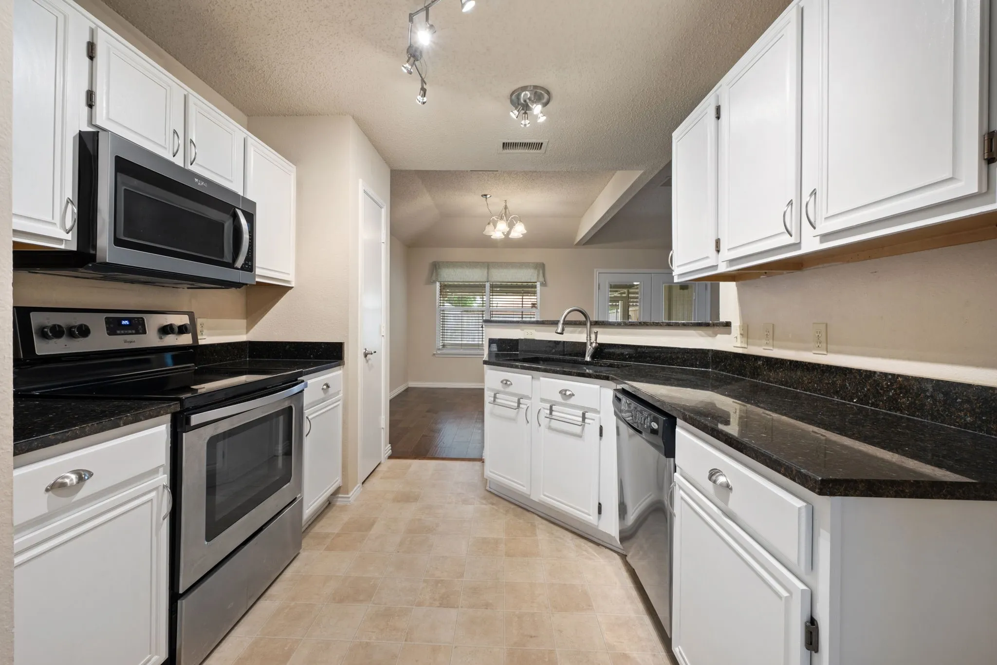 Single Family Residence For Sale in Dallas County , 2124 Emerald Oaks, Mesquite, Texas 75181, 3 Bedroom, 2 Bathroom, 2 Garage spaces, 1,760 Sqft, built in 1992, mls#21286095, Real Estate Agent in Mesquite, Homes For Sale in Dallas county, Homes For Sale in Mesquite, Realtor in Mesquite Texas, Real Estate Brokerage Independent Realty Texas, Luminita Cordes Realtor