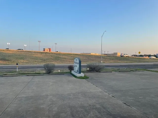 Office For Rent in Dallas County , 311 S Highway 67, Cedar Hill, Texas 75104, 0, 0, Garage spaces, 0 Sqft, built in 1965, Price $3,500, mls#21289003, Real Estate Agent in Cedar Hill, Homes For Rent in Dallas county, Homes For Rent in Cedar Hill, Realtor in Cedar Hill Texas, Real Estate Brokerage Independent Realty Texas, Luminita Cordes Realtor