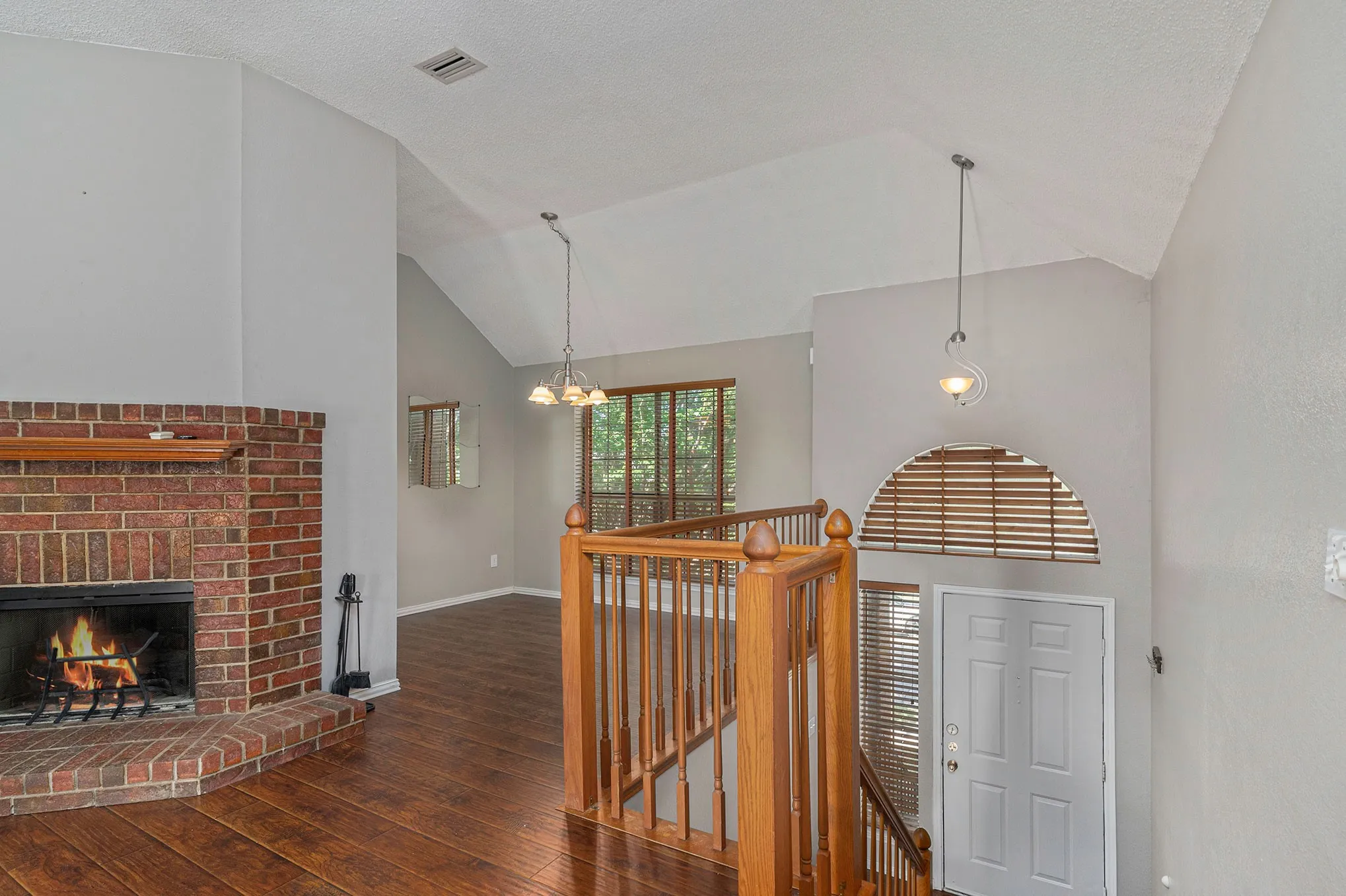 Single Family Residence For Rent in Dallas County , 588 Lake Forest Drive, Coppell, Texas 75019, 3 Bedroom, 2 Bathroom, 2 Garage spaces, 1,510 Sqft, built in 1987, mls#21289017, Real Estate Agent in Coppell, Homes For Rent in Dallas county, Homes For Rent in Coppell, Realtor in Coppell Texas, Real Estate Brokerage Independent Realty Texas, Luminita Cordes Realtor