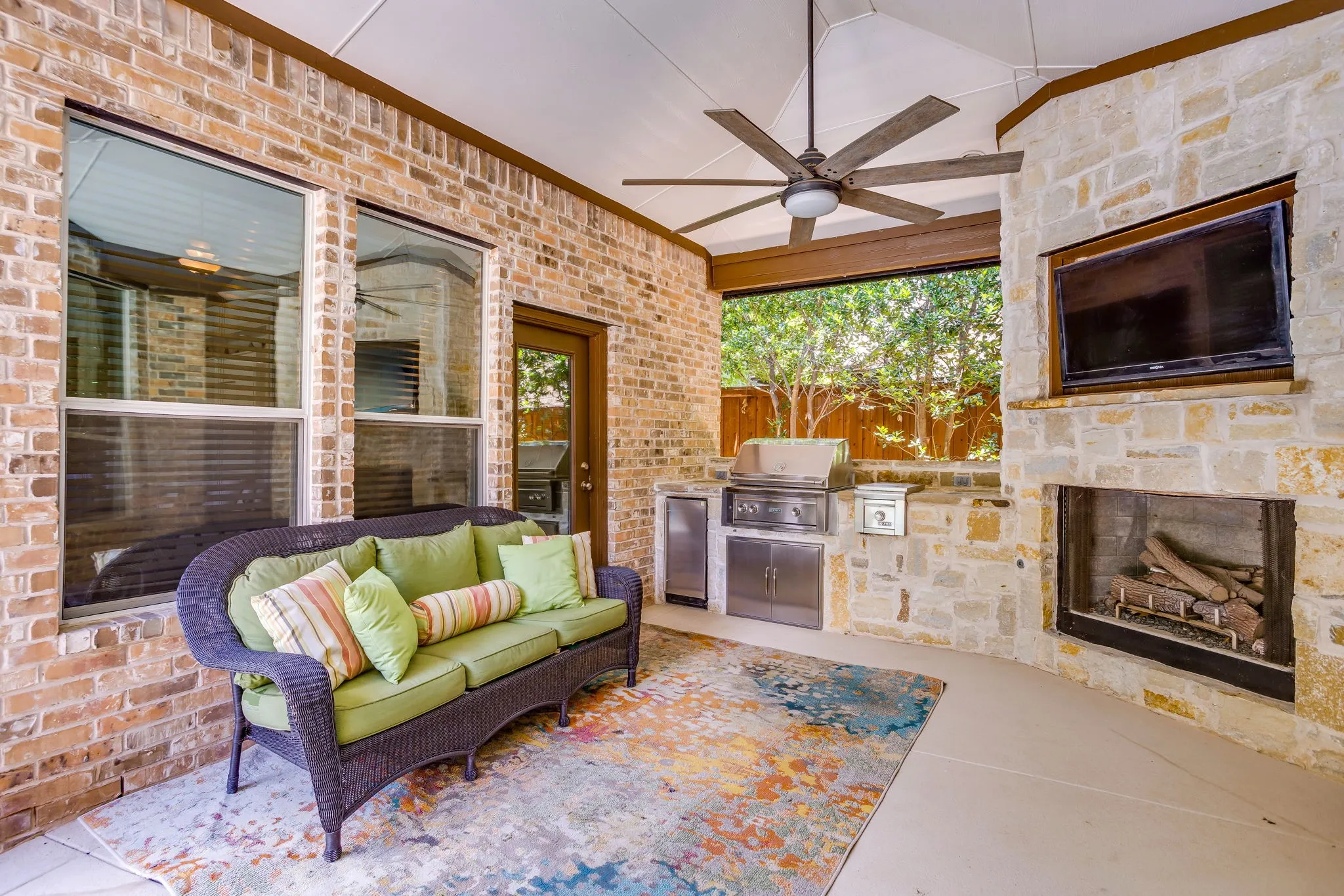 Single Family Residence For Sale in Tarrant County , 2620 Waters Edge Drive, Grand Prairie, Texas 75054, 4 Bedroom, 5 Bathroom, 2 Garage spaces, 4,736 Sqft, built in 2005, mls#21288167, Real Estate Agent in Grand Prairie, Homes For Sale in Tarrant county, Homes For Sale in Grand Prairie, Realtor in Grand Prairie Texas, Real Estate Brokerage Independent Realty Texas, Luminita Cordes Realtor
