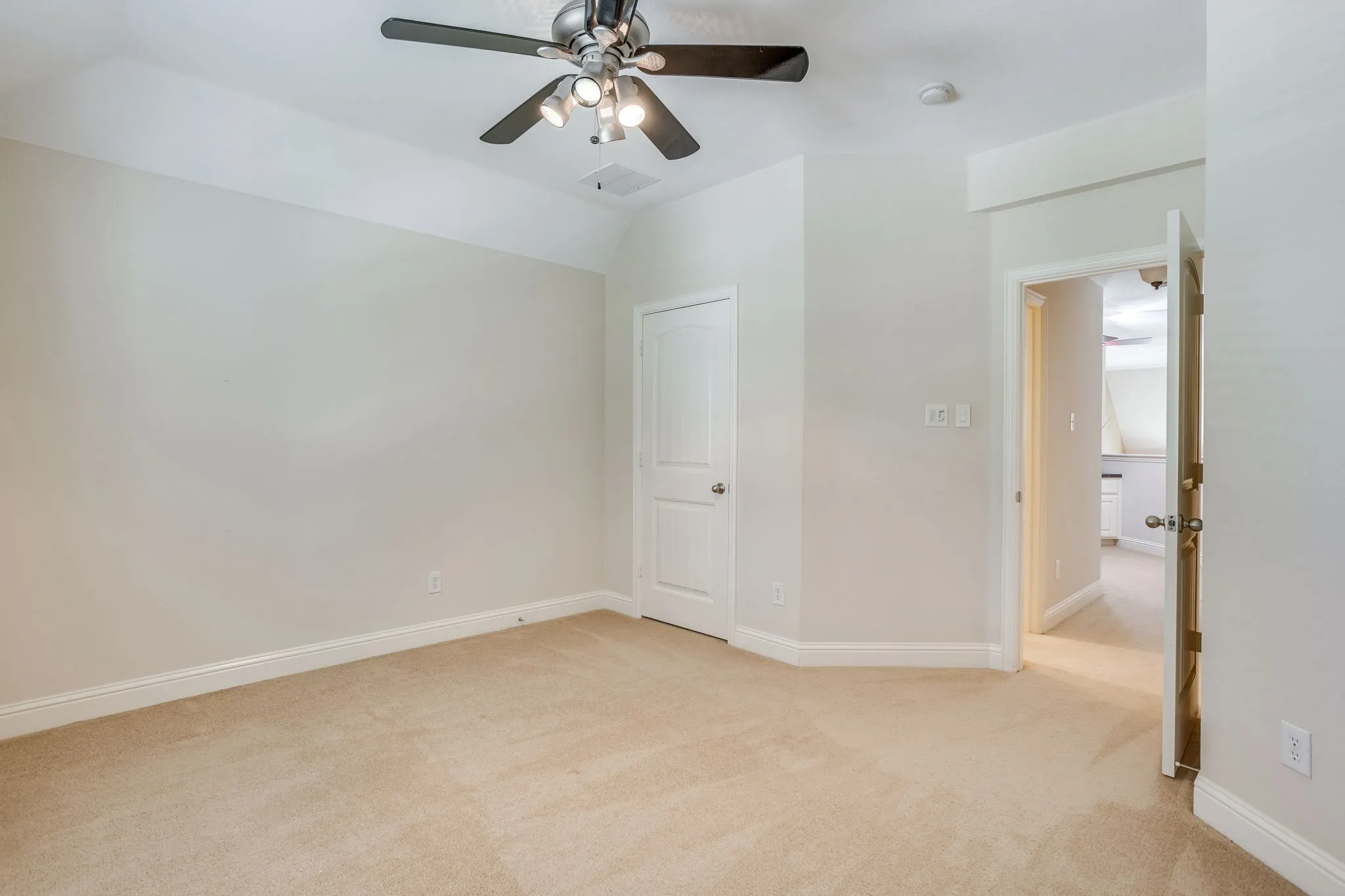 Single Family Residence For Sale in Tarrant County , 2620 Waters Edge Drive, Grand Prairie, Texas 75054, 4 Bedroom, 5 Bathroom, 2 Garage spaces, 4,736 Sqft, built in 2005, mls#21288167, Real Estate Agent in Grand Prairie, Homes For Sale in Tarrant county, Homes For Sale in Grand Prairie, Realtor in Grand Prairie Texas, Real Estate Brokerage Independent Realty Texas, Luminita Cordes Realtor