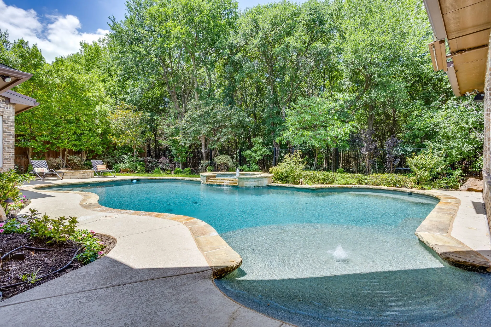 Single Family Residence For Sale in Tarrant County , 2620 Waters Edge Drive, Grand Prairie, Texas 75054, 4 Bedroom, 5 Bathroom, 2 Garage spaces, 4,736 Sqft, built in 2005, mls#21288167, Real Estate Agent in Grand Prairie, Homes For Sale in Tarrant county, Homes For Sale in Grand Prairie, Realtor in Grand Prairie Texas, Real Estate Brokerage Independent Realty Texas, Luminita Cordes Realtor