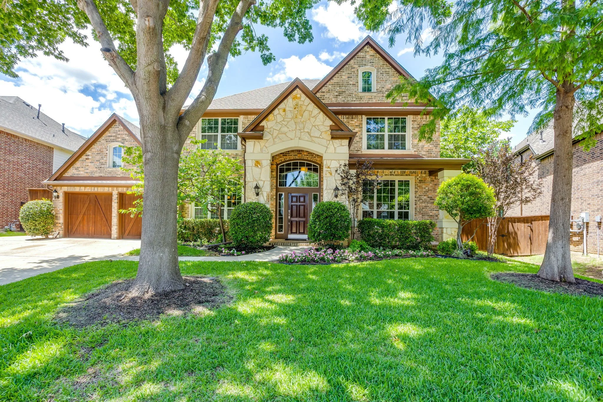 Single Family Residence For Sale in Tarrant County , 2620 Waters Edge Drive, Grand Prairie, Texas 75054, 4 Bedroom, 5 Bathroom, 2 Garage spaces, 4,736 Sqft, built in 2005, mls#21288167, Real Estate Agent in Grand Prairie, Homes For Sale in Tarrant county, Homes For Sale in Grand Prairie, Realtor in Grand Prairie Texas, Real Estate Brokerage Independent Realty Texas, Luminita Cordes Realtor