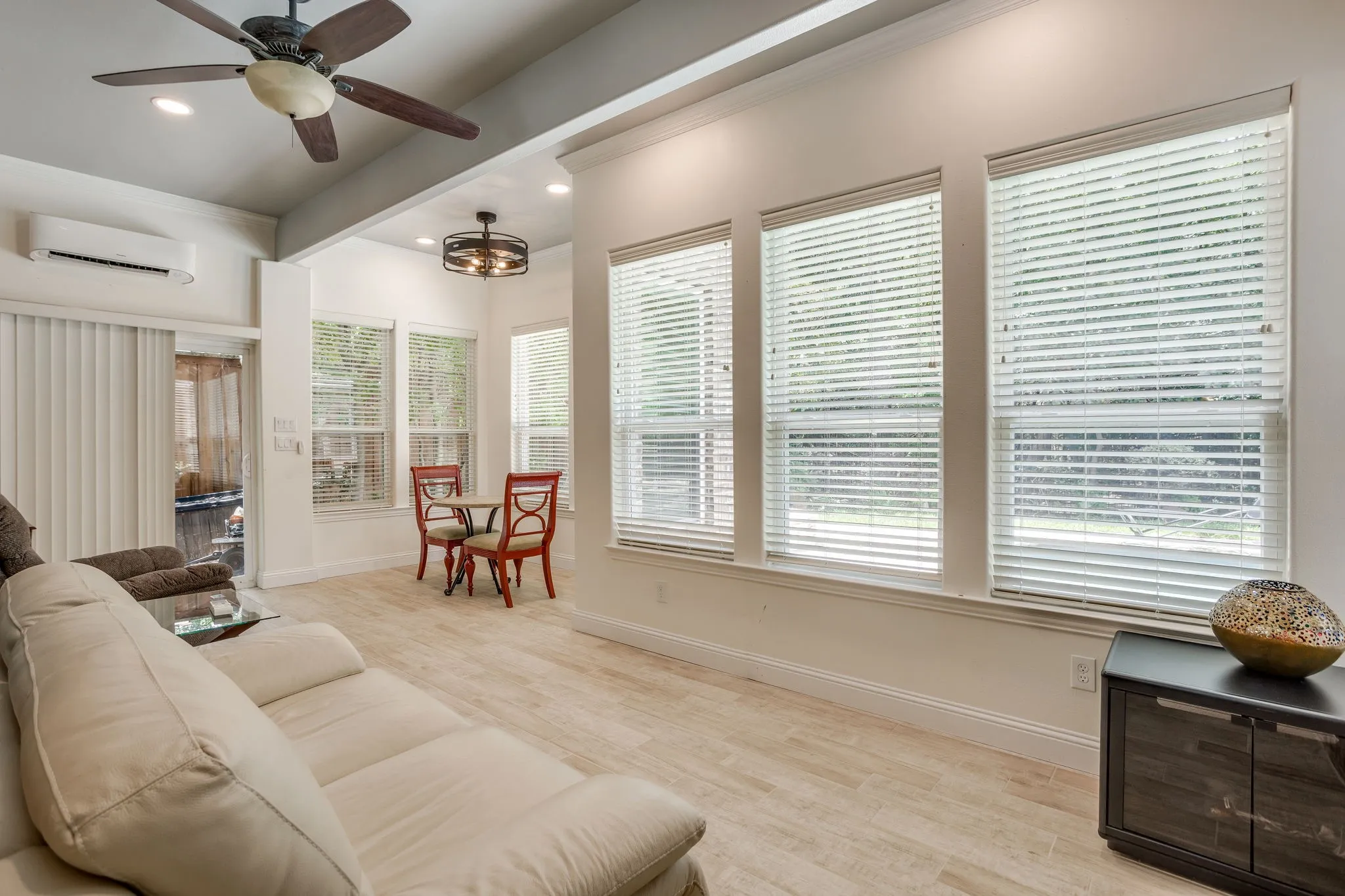 Single Family Residence For Sale in Tarrant County , 2620 Waters Edge Drive, Grand Prairie, Texas 75054, 4 Bedroom, 5 Bathroom, 2 Garage spaces, 4,736 Sqft, built in 2005, mls#21288167, Real Estate Agent in Grand Prairie, Homes For Sale in Tarrant county, Homes For Sale in Grand Prairie, Realtor in Grand Prairie Texas, Real Estate Brokerage Independent Realty Texas, Luminita Cordes Realtor