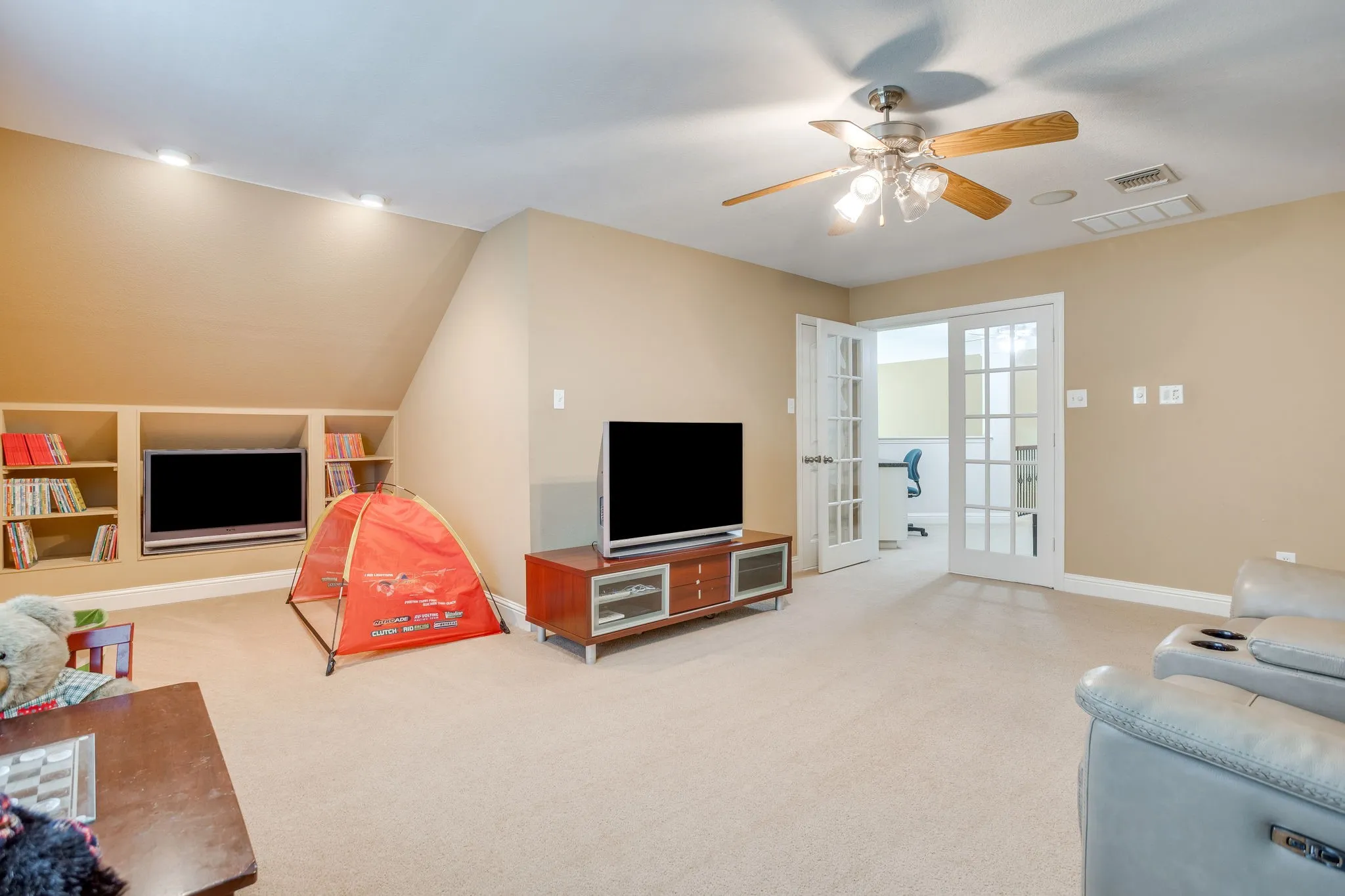 Single Family Residence For Sale in Tarrant County , 2620 Waters Edge Drive, Grand Prairie, Texas 75054, 4 Bedroom, 5 Bathroom, 2 Garage spaces, 4,736 Sqft, built in 2005, mls#21288167, Real Estate Agent in Grand Prairie, Homes For Sale in Tarrant county, Homes For Sale in Grand Prairie, Realtor in Grand Prairie Texas, Real Estate Brokerage Independent Realty Texas, Luminita Cordes Realtor