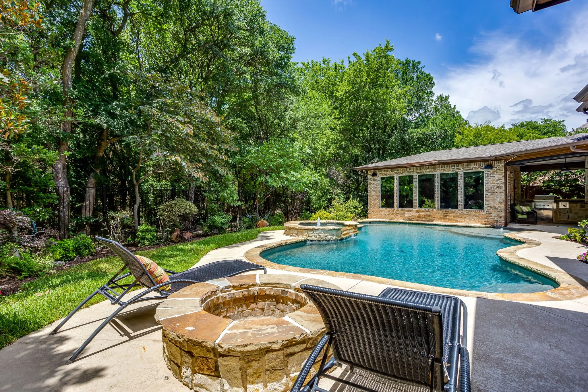 Single Family Residence For Sale in Tarrant County , 2620 Waters Edge Drive, Grand Prairie, Texas 75054, 4 Bedroom, 5 Bathroom, 2 Garage spaces, 4,736 Sqft, built in 2005, mls#21288167, Real Estate Agent in Grand Prairie, Homes For Sale in Tarrant county, Homes For Sale in Grand Prairie, Realtor in Grand Prairie Texas, Real Estate Brokerage Independent Realty Texas, Luminita Cordes Realtor