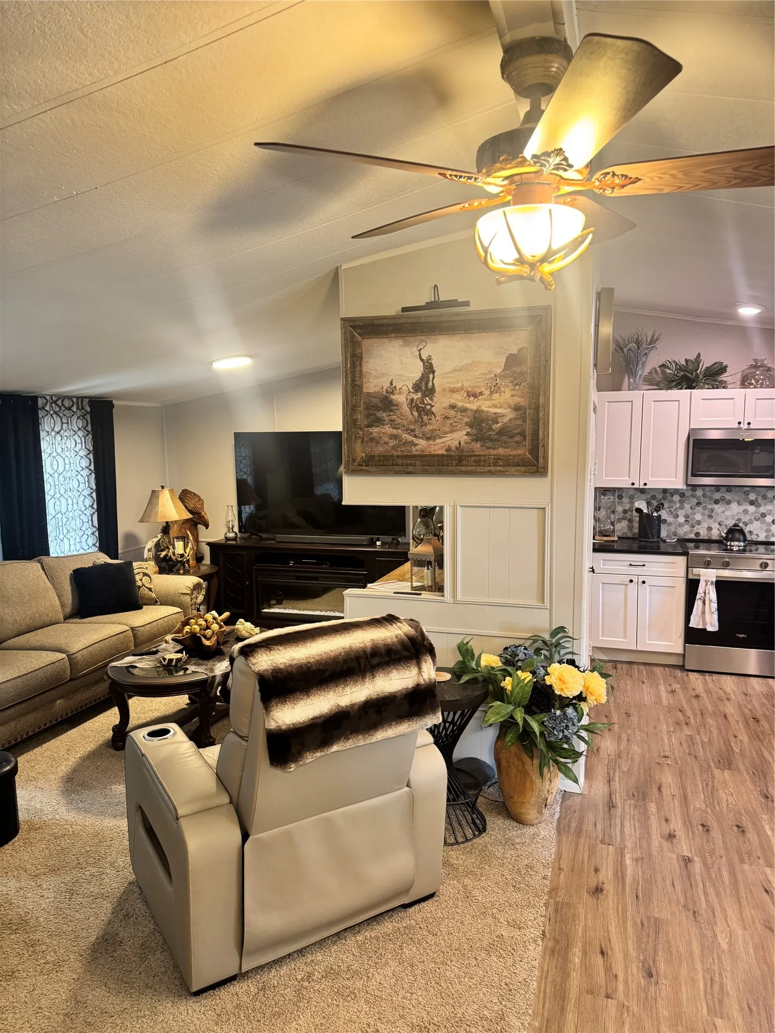 Mobile Home For Sale in Henderson County , 20414 Hillside Drive, Chandler, Texas 75758, 3 Bedroom, 2 Bathroom, Garage spaces, 1,568 Sqft, built in 1984, mls#21284977, Real Estate Agent in Chandler, Homes For Sale in Henderson county, Homes For Sale in Chandler, Realtor in Chandler Texas, Real Estate Brokerage Independent Realty Texas, Luminita Cordes Realtor