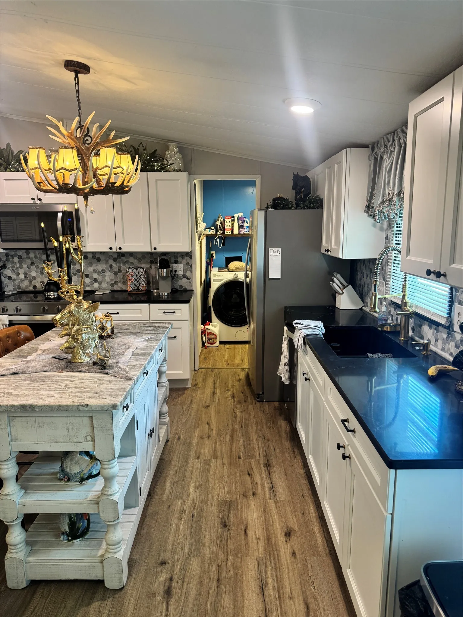 Mobile Home For Sale in Henderson County , 20414 Hillside Drive, Chandler, Texas 75758, 3 Bedroom, 2 Bathroom, Garage spaces, 1,568 Sqft, built in 1984, mls#21284977, Real Estate Agent in Chandler, Homes For Sale in Henderson county, Homes For Sale in Chandler, Realtor in Chandler Texas, Real Estate Brokerage Independent Realty Texas, Luminita Cordes Realtor