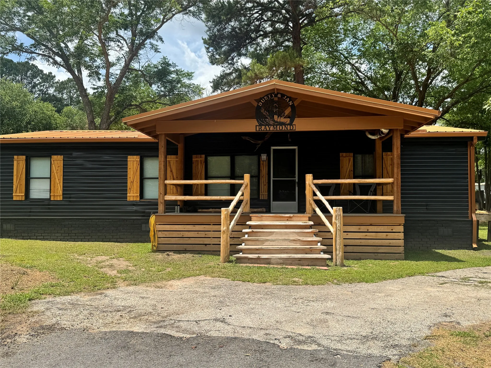 Mobile Home For Sale in Henderson County , 20414 Hillside Drive, Chandler, Texas 75758, 3 Bedroom, 2 Bathroom, Garage spaces, 1,568 Sqft, built in 1984, mls#21284977, Real Estate Agent in Chandler, Homes For Sale in Henderson county, Homes For Sale in Chandler, Realtor in Chandler Texas, Real Estate Brokerage Independent Realty Texas, Luminita Cordes Realtor