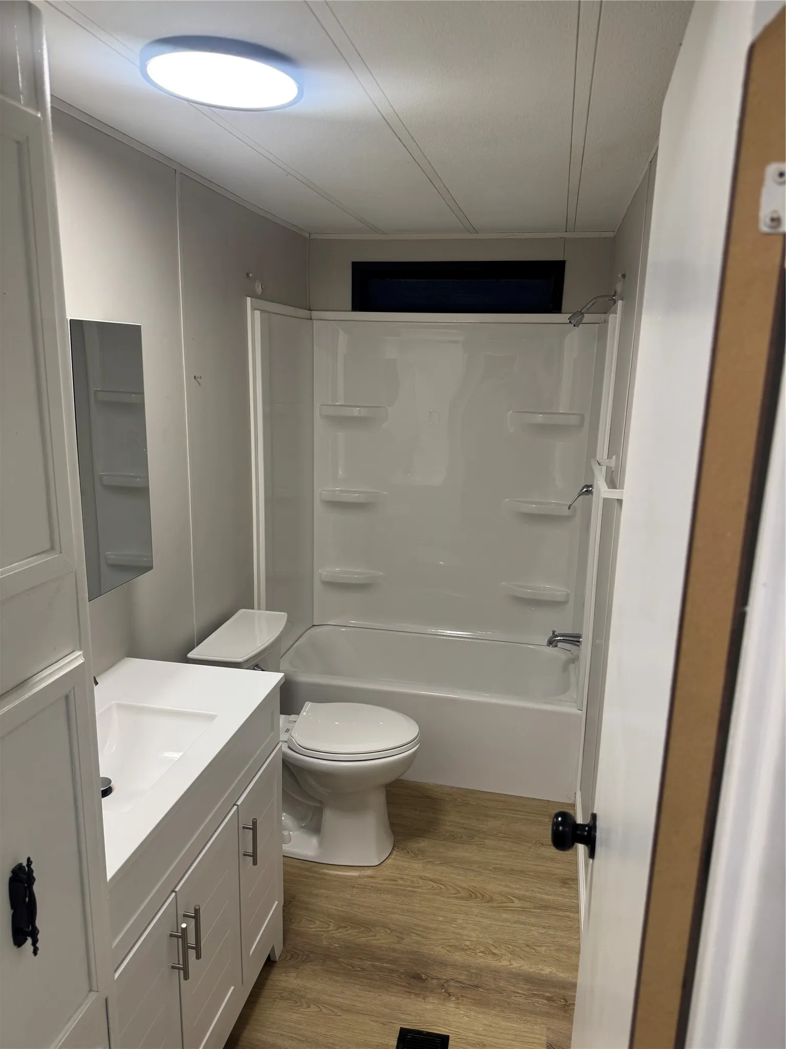 Mobile Home For Sale in Henderson County , 20414 Hillside Drive, Chandler, Texas 75758, 3 Bedroom, 2 Bathroom, Garage spaces, 1,568 Sqft, built in 1984, mls#21284977, Real Estate Agent in Chandler, Homes For Sale in Henderson county, Homes For Sale in Chandler, Realtor in Chandler Texas, Real Estate Brokerage Independent Realty Texas, Luminita Cordes Realtor