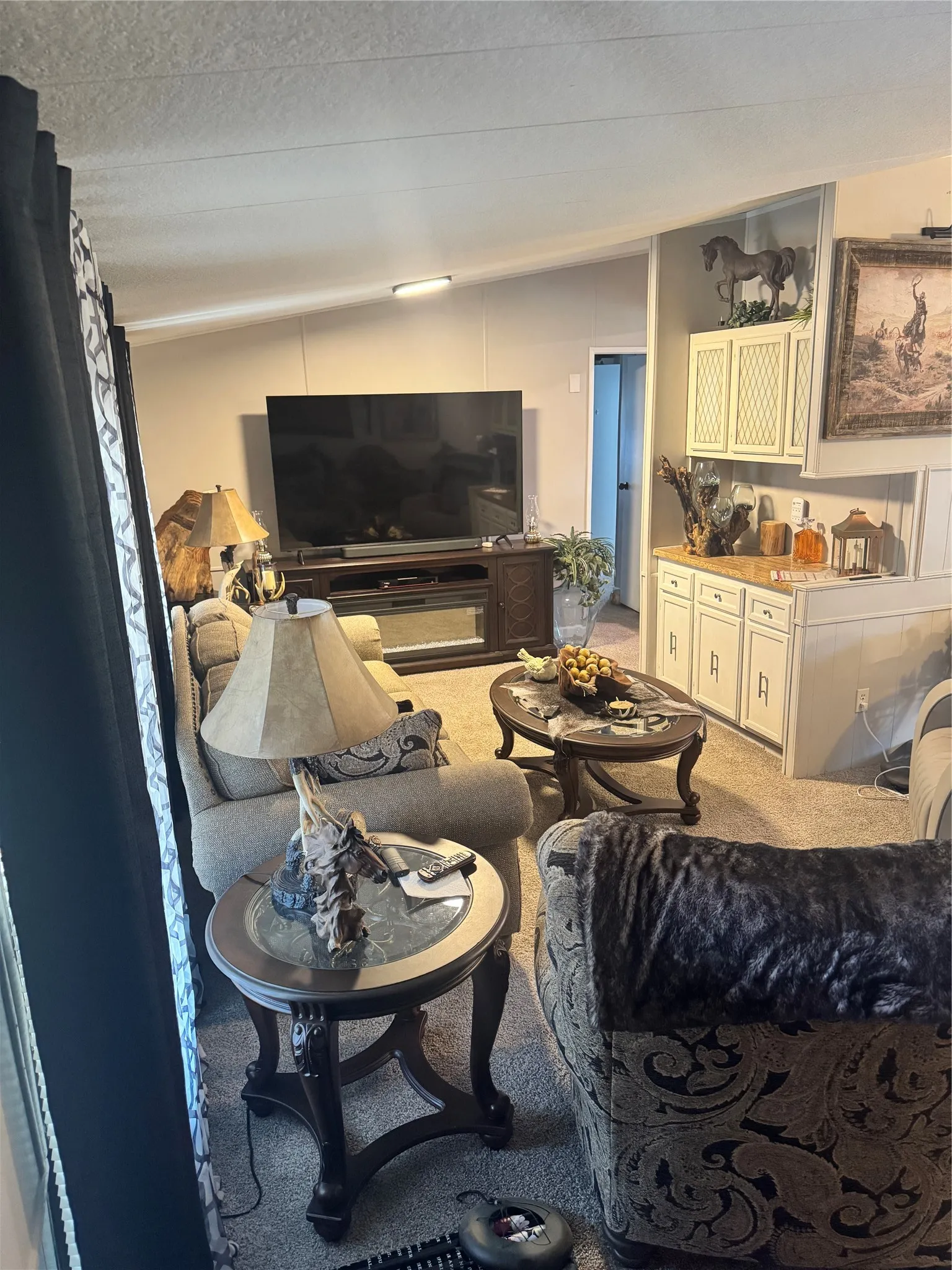 Mobile Home For Sale in Henderson County , 20414 Hillside Drive, Chandler, Texas 75758, 3 Bedroom, 2 Bathroom, Garage spaces, 1,568 Sqft, built in 1984, mls#21284977, Real Estate Agent in Chandler, Homes For Sale in Henderson county, Homes For Sale in Chandler, Realtor in Chandler Texas, Real Estate Brokerage Independent Realty Texas, Luminita Cordes Realtor