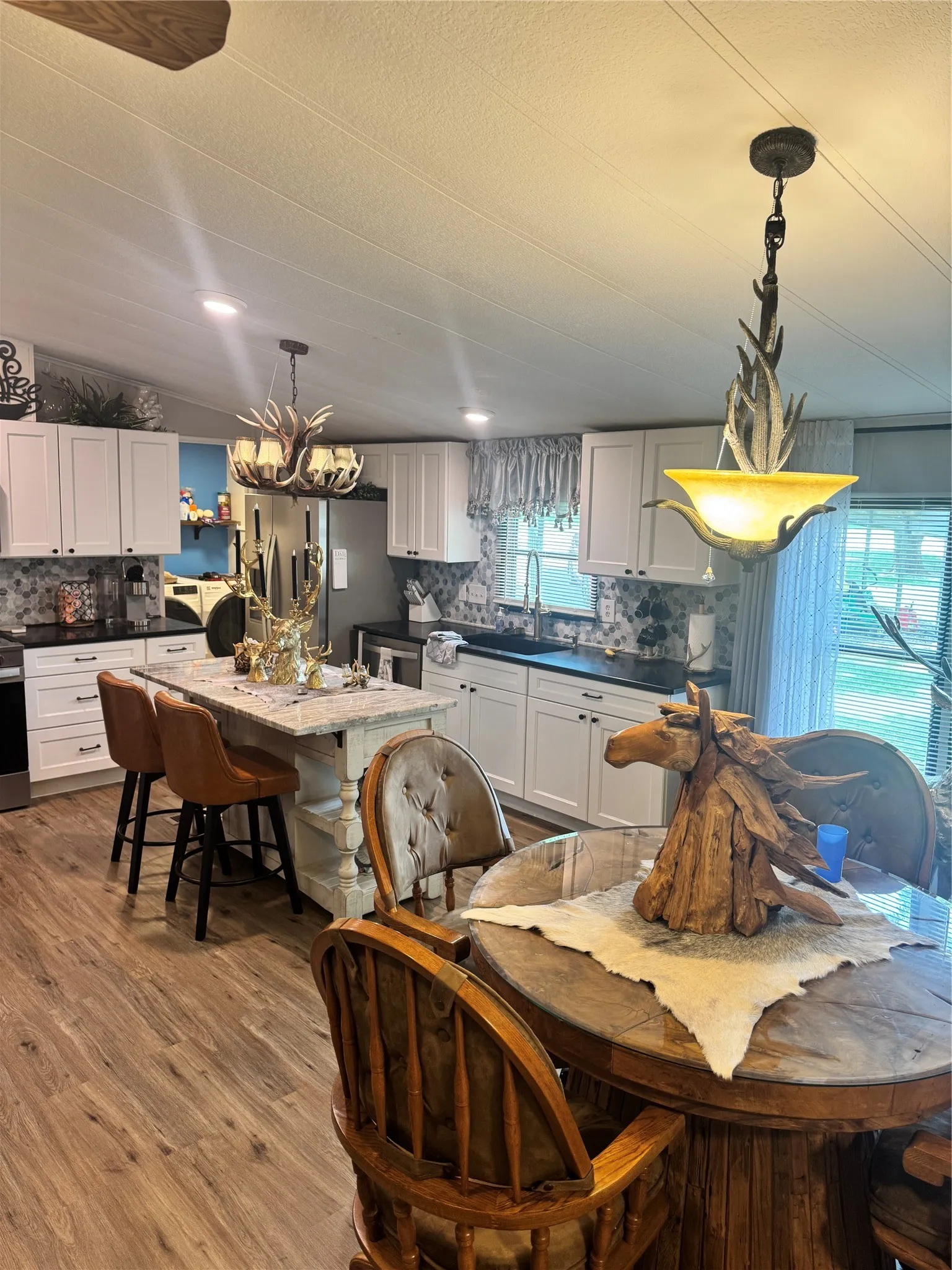 Mobile Home For Sale in Henderson County , 20414 Hillside Drive, Chandler, Texas 75758, 3 Bedroom, 2 Bathroom, Garage spaces, 1,568 Sqft, built in 1984, mls#21284977, Real Estate Agent in Chandler, Homes For Sale in Henderson county, Homes For Sale in Chandler, Realtor in Chandler Texas, Real Estate Brokerage Independent Realty Texas, Luminita Cordes Realtor