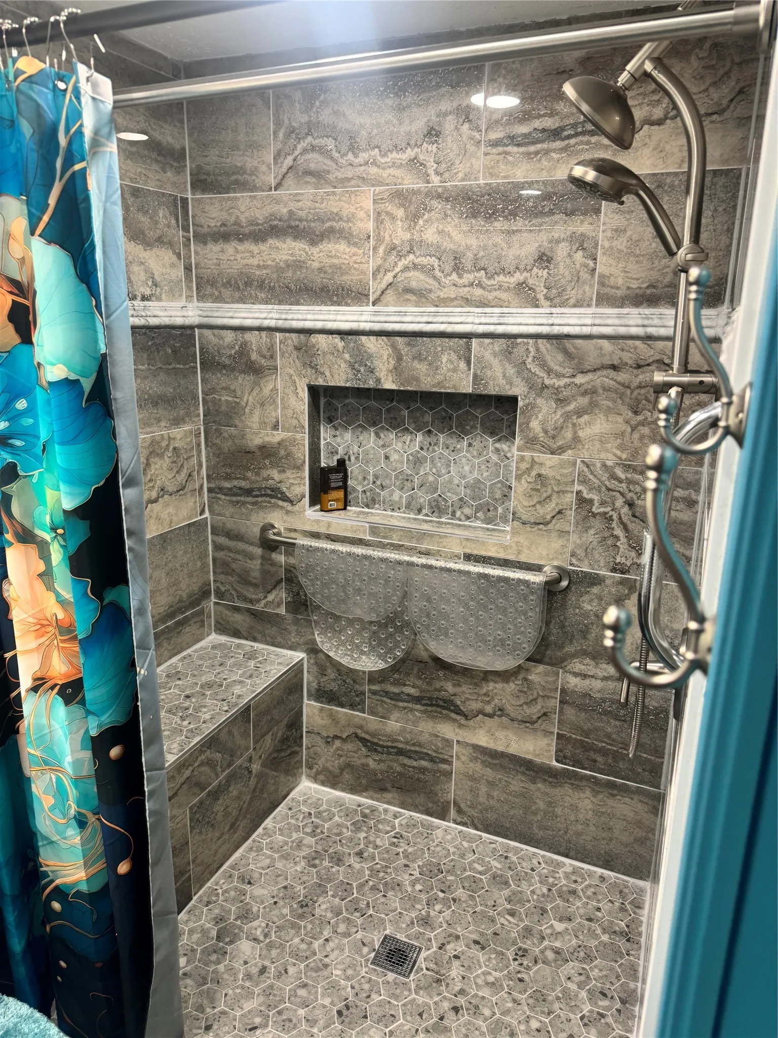 Mobile Home For Sale in Henderson County , 20414 Hillside Drive, Chandler, Texas 75758, 3 Bedroom, 2 Bathroom, Garage spaces, 1,568 Sqft, built in 1984, mls#21284977, Real Estate Agent in Chandler, Homes For Sale in Henderson county, Homes For Sale in Chandler, Realtor in Chandler Texas, Real Estate Brokerage Independent Realty Texas, Luminita Cordes Realtor