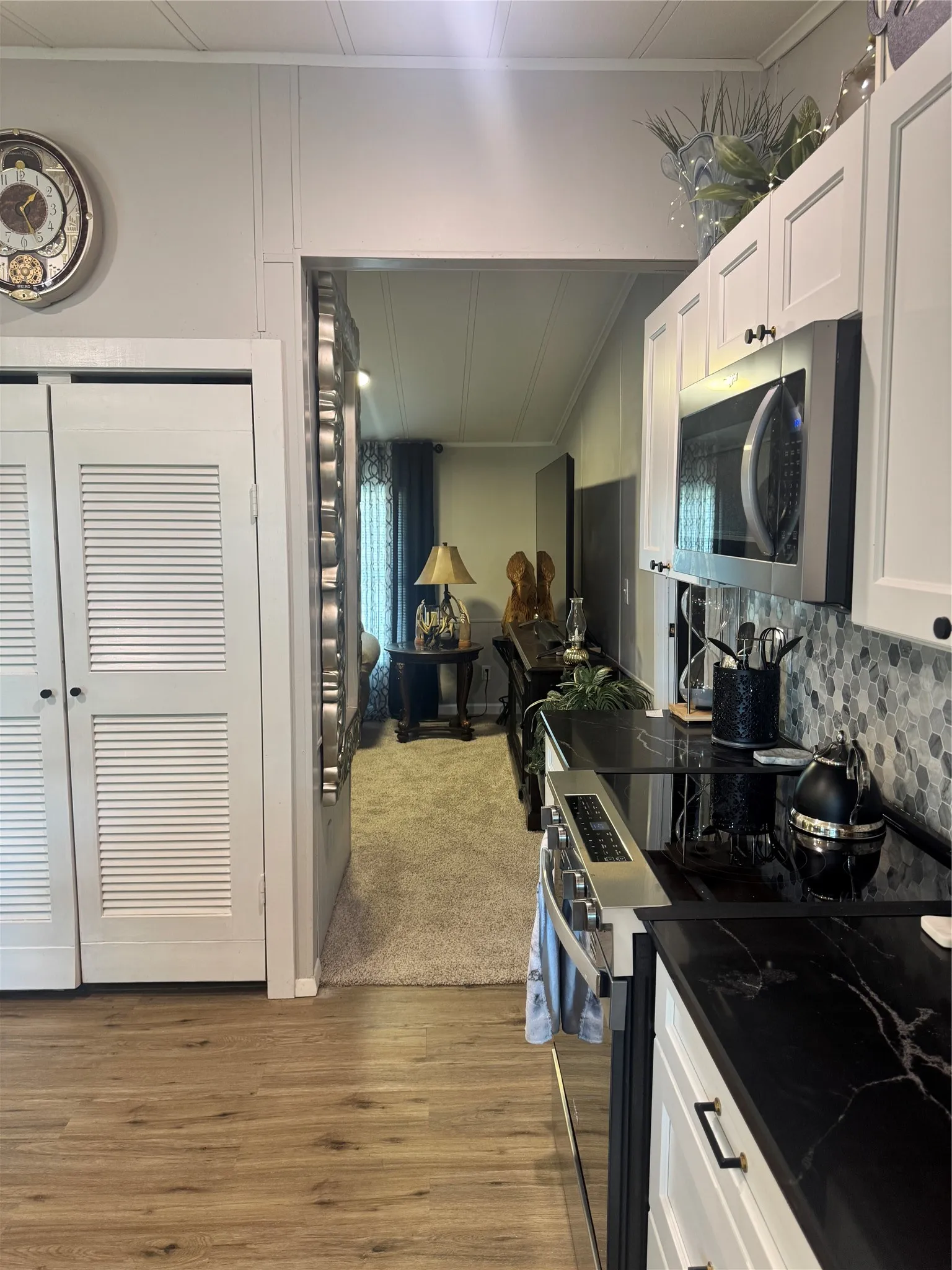 Mobile Home For Sale in Henderson County , 20414 Hillside Drive, Chandler, Texas 75758, 3 Bedroom, 2 Bathroom, Garage spaces, 1,568 Sqft, built in 1984, mls#21284977, Real Estate Agent in Chandler, Homes For Sale in Henderson county, Homes For Sale in Chandler, Realtor in Chandler Texas, Real Estate Brokerage Independent Realty Texas, Luminita Cordes Realtor