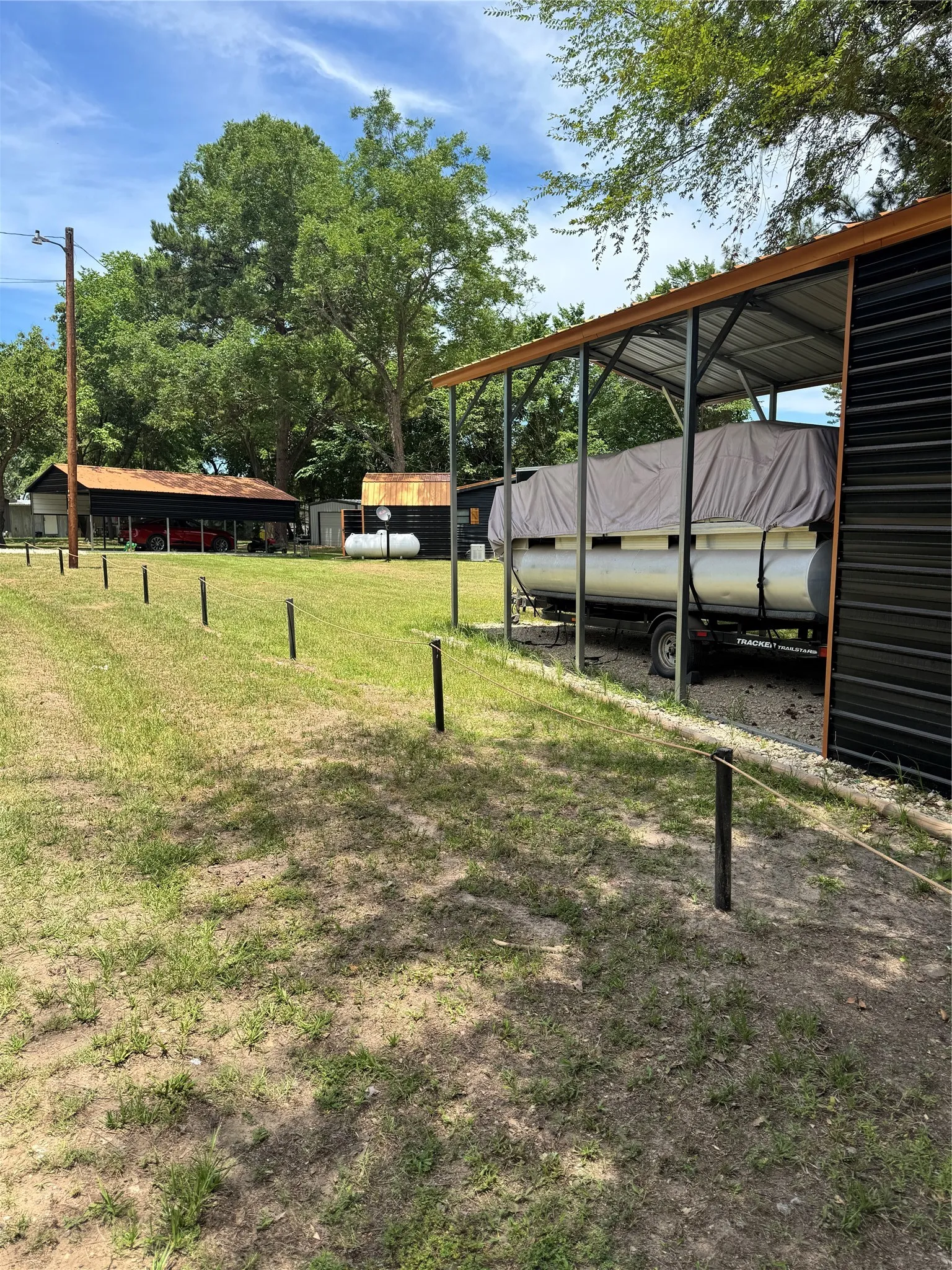Mobile Home For Sale in Henderson County , 20414 Hillside Drive, Chandler, Texas 75758, 3 Bedroom, 2 Bathroom, Garage spaces, 1,568 Sqft, built in 1984, mls#21284977, Real Estate Agent in Chandler, Homes For Sale in Henderson county, Homes For Sale in Chandler, Realtor in Chandler Texas, Real Estate Brokerage Independent Realty Texas, Luminita Cordes Realtor