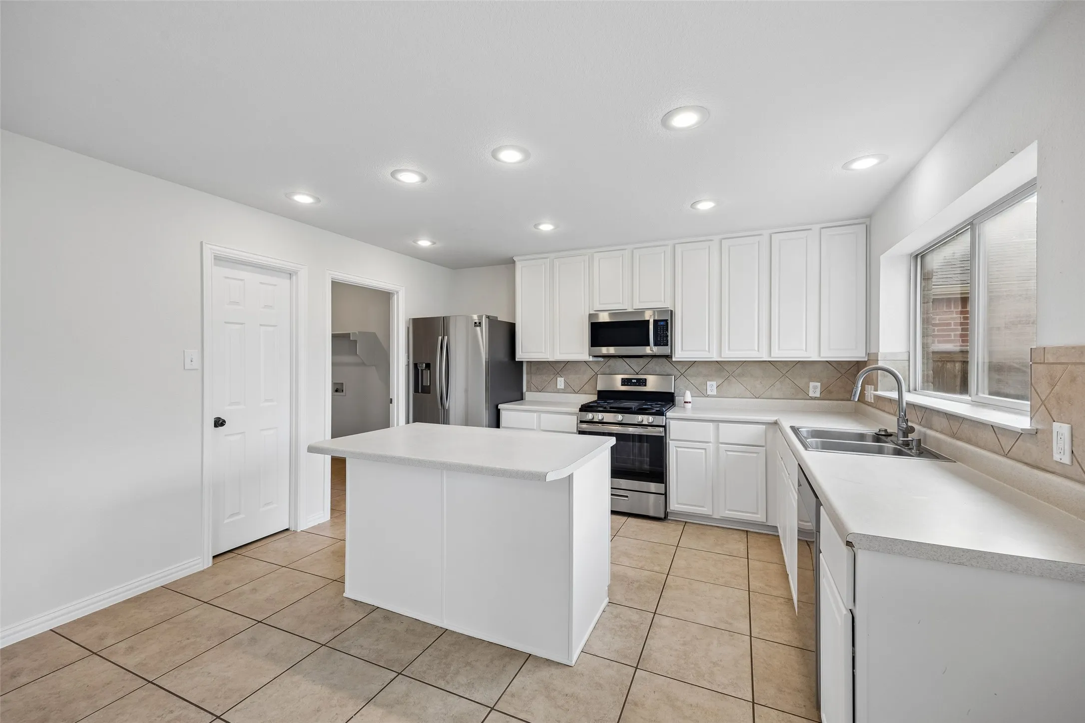 Single Family Residence For Sale in Collin County , 1129 Honeywell Drive, Anna, Texas 75409, 4 Bedroom, 3 Bathroom, 2 Garage spaces, 2,736 Sqft, built in 2007, mls#21287415, Real Estate Agent in Anna, Homes For Sale in Collin county, Homes For Sale in Anna, Realtor in Anna Texas, Real Estate Brokerage Independent Realty Texas, Luminita Cordes Realtor