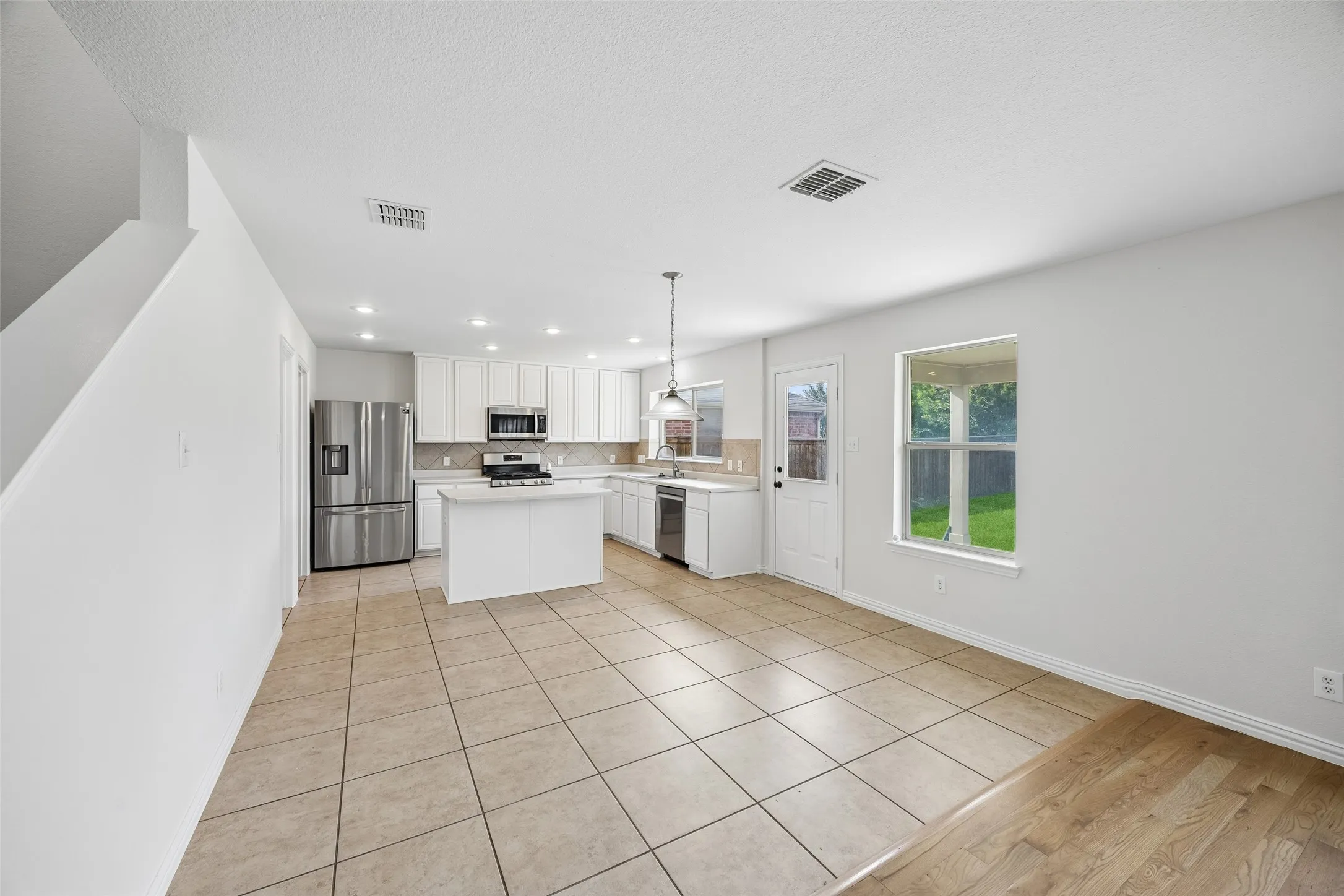 Single Family Residence For Sale in Collin County , 1129 Honeywell Drive, Anna, Texas 75409, 4 Bedroom, 3 Bathroom, 2 Garage spaces, 2,736 Sqft, built in 2007, mls#21287415, Real Estate Agent in Anna, Homes For Sale in Collin county, Homes For Sale in Anna, Realtor in Anna Texas, Real Estate Brokerage Independent Realty Texas, Luminita Cordes Realtor