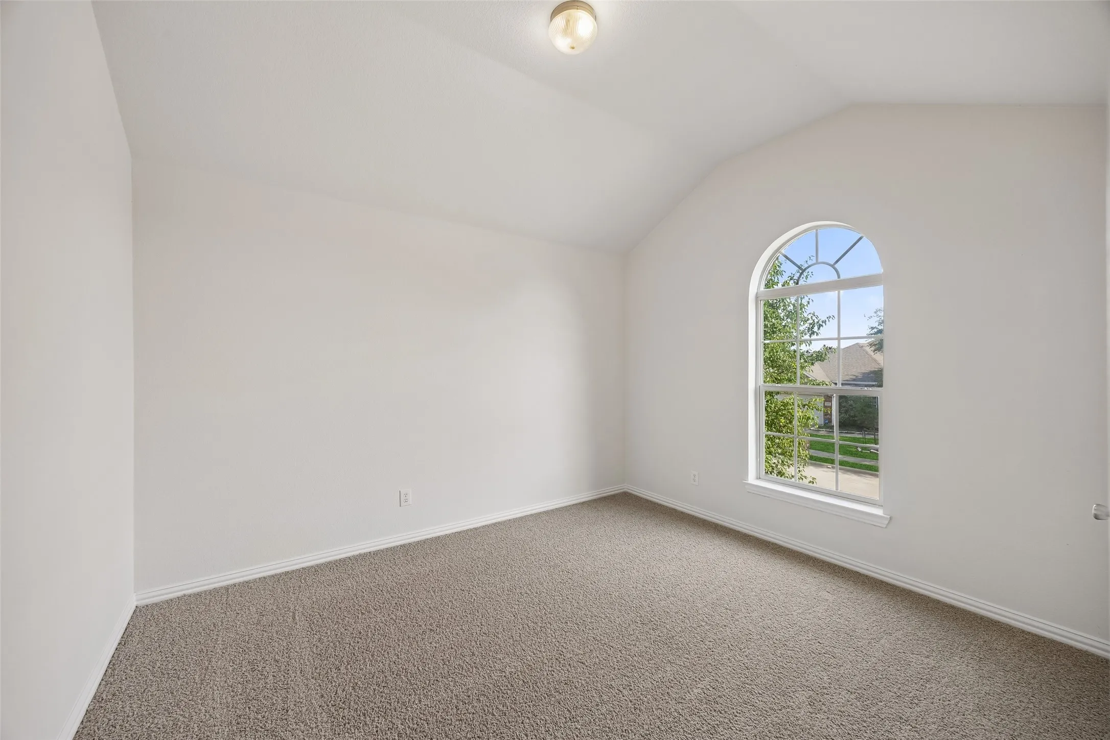 Single Family Residence For Sale in Collin County , 1129 Honeywell Drive, Anna, Texas 75409, 4 Bedroom, 3 Bathroom, 2 Garage spaces, 2,736 Sqft, built in 2007, mls#21287415, Real Estate Agent in Anna, Homes For Sale in Collin county, Homes For Sale in Anna, Realtor in Anna Texas, Real Estate Brokerage Independent Realty Texas, Luminita Cordes Realtor