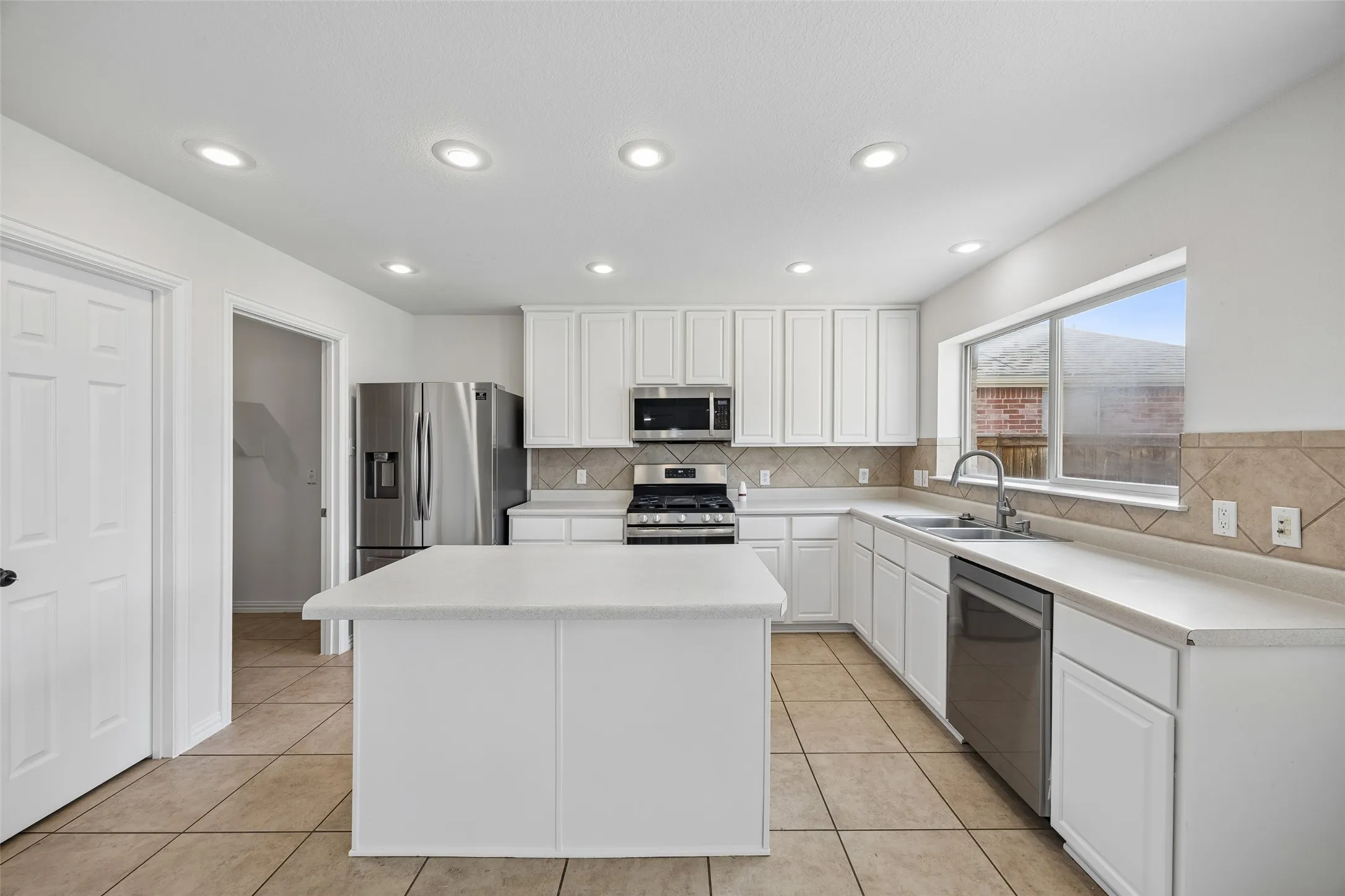 Single Family Residence For Sale in Collin County , 1129 Honeywell Drive, Anna, Texas 75409, 4 Bedroom, 3 Bathroom, 2 Garage spaces, 2,736 Sqft, built in 2007, mls#21287415, Real Estate Agent in Anna, Homes For Sale in Collin county, Homes For Sale in Anna, Realtor in Anna Texas, Real Estate Brokerage Independent Realty Texas, Luminita Cordes Realtor