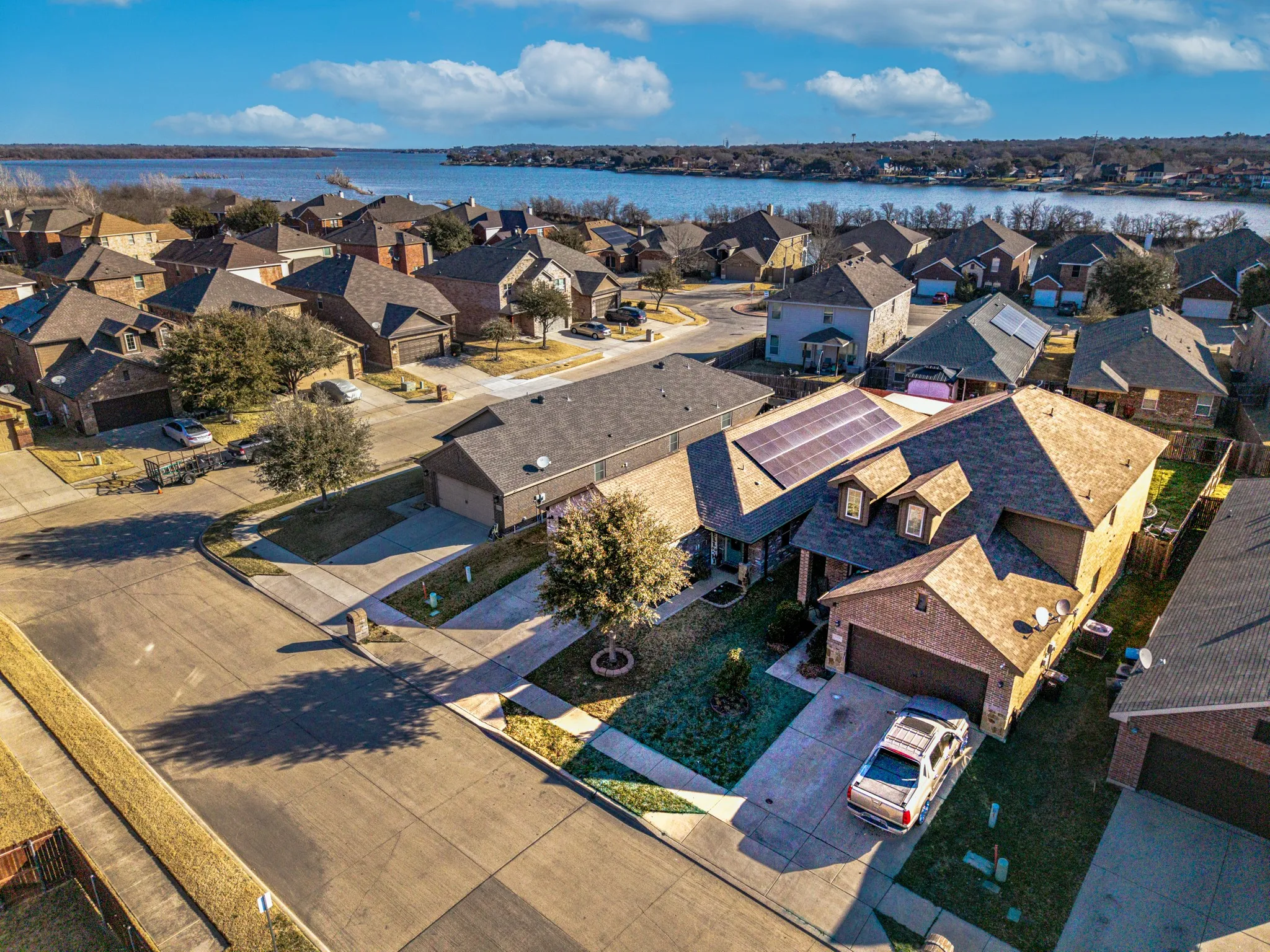 Aerial view of residential area featuring Lake Arlington