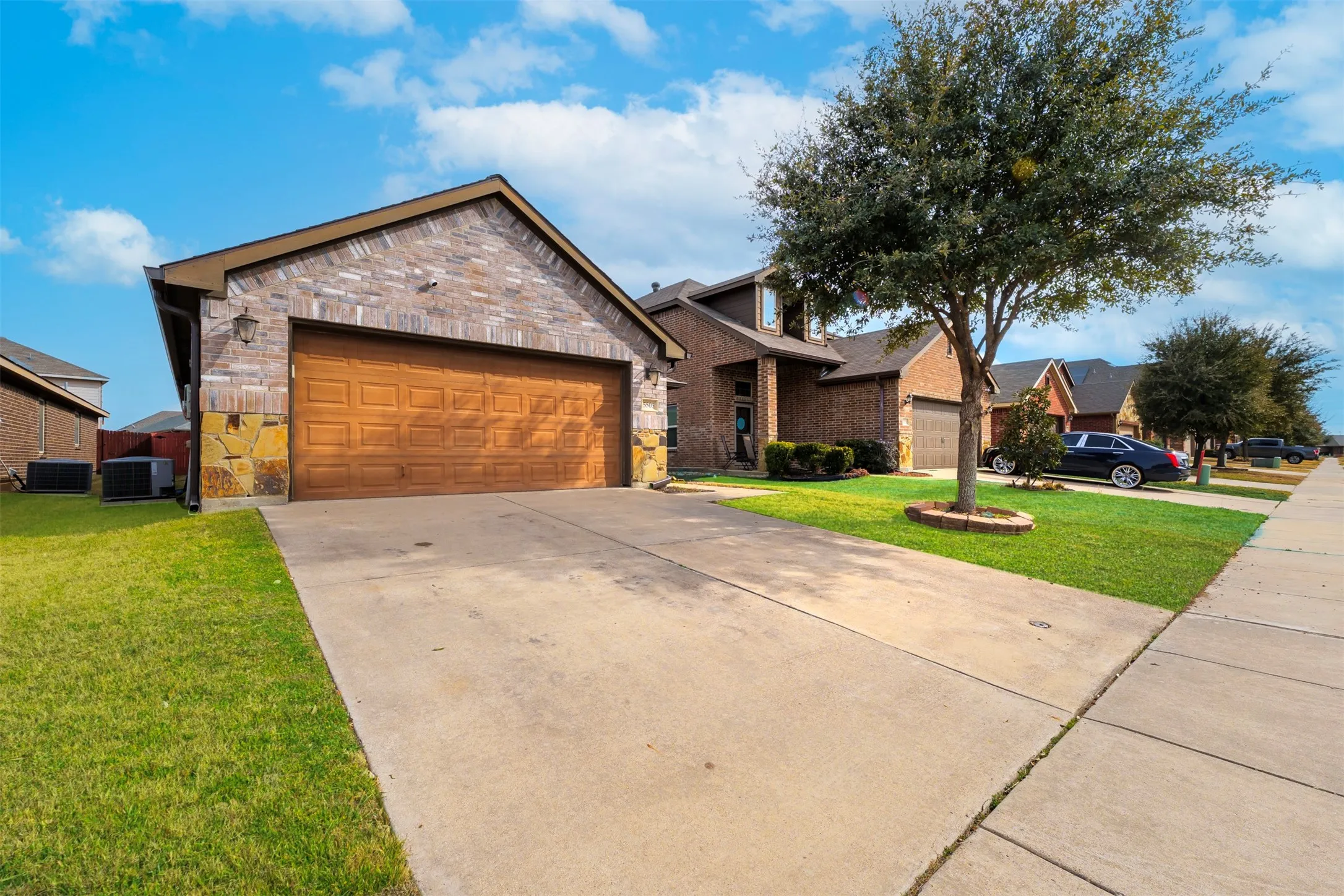 Single Family Residence For Sale in Tarrant County , 5505 Thunder Bay Drive, Fort Worth, Texas 76119, 3 Bedroom, 2 Bathroom, 2 Garage spaces, 1,824 Sqft, built in 2012, mls#21289075, Real Estate Agent in Fort Worth, Homes For Sale in Tarrant county, Homes For Sale in Fort Worth, Realtor in Fort Worth Texas, Real Estate Brokerage Independent Realty Texas, Luminita Cordes Realtor
