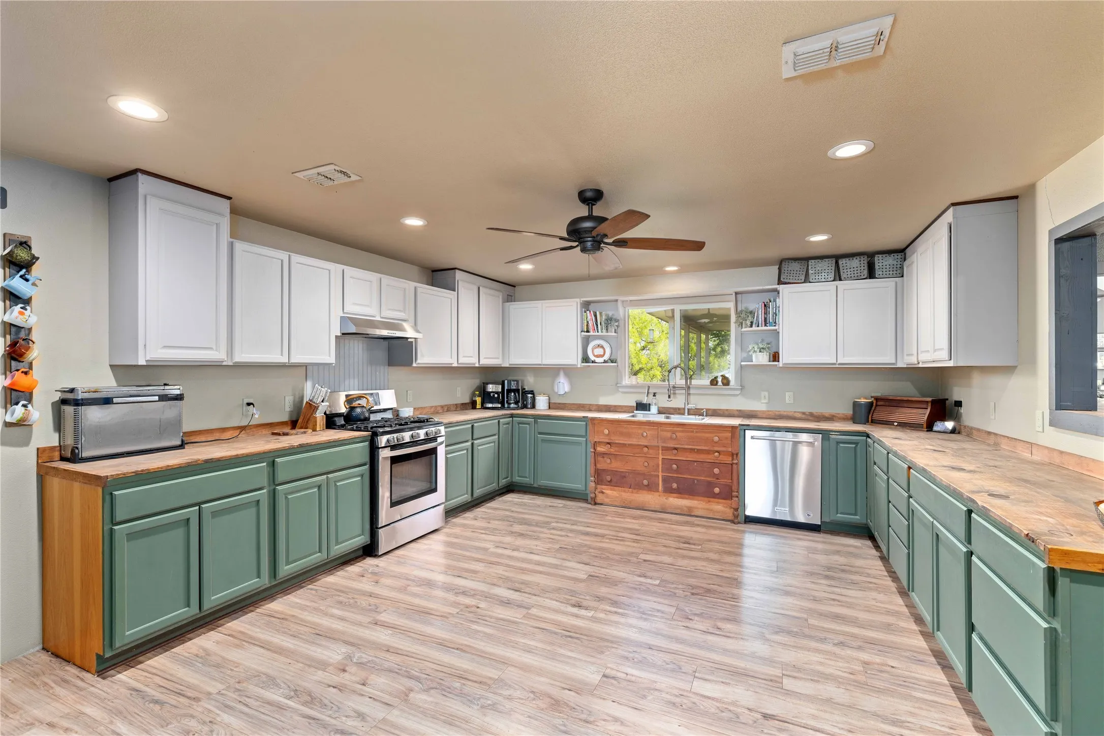 Single Family Residence For Sale in Coleman County , 883 Santa Anna Ave, Coleman, Texas 76834, 4 Bedroom, 3 Bathroom, Garage spaces, 3,282 Sqft, built in 0, mls#21288495, Real Estate Agent in Coleman, Homes For Sale in Coleman county, Homes For Sale in Coleman, Realtor in Coleman Texas, Real Estate Brokerage Independent Realty Texas, Luminita Cordes Realtor