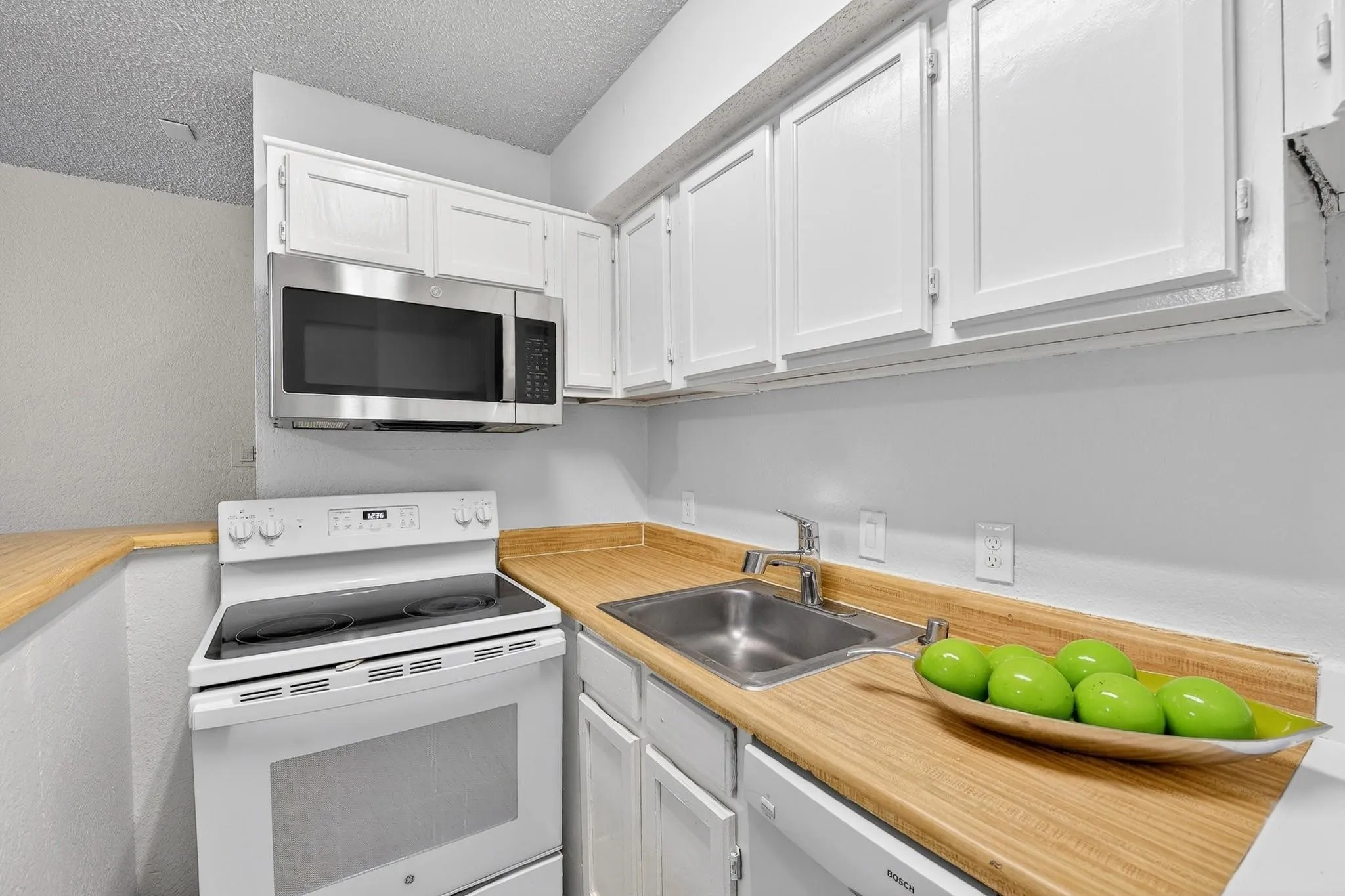 Condominium For Rent in Dallas County , 9825 Walnut Street 306, Dallas, Texas 75243, 0, 1 Bathroom, Garage spaces, 486 Sqft, built in 1983, mls#21288875, Real Estate Agent in Dallas, Homes For Rent in Dallas county, Homes For Rent in Dallas, Realtor in Dallas Texas, Real Estate Brokerage Independent Realty Texas, Luminita Cordes Realtor