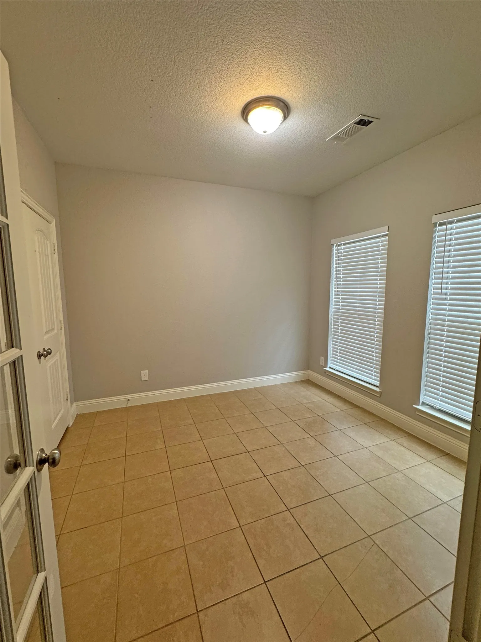 Single Family Residence For Sale in Ellis County , 421 Sunnyside Lane, Red Oak, Texas 75154, 4 Bedroom, 3 Bathroom, 2 Garage spaces, 2,485 Sqft, built in 2014, mls#21289115, Real Estate Agent in Red Oak, Homes For Sale in Ellis county, Homes For Sale in Red Oak, Realtor in Red Oak Texas, Real Estate Brokerage Independent Realty Texas, Luminita Cordes Realtor