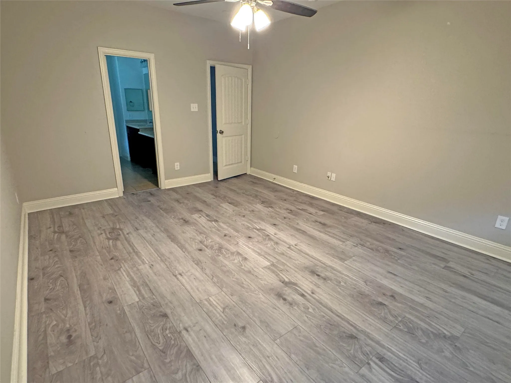 Single Family Residence For Sale in Ellis County , 421 Sunnyside Lane, Red Oak, Texas 75154, 4 Bedroom, 3 Bathroom, 2 Garage spaces, 2,485 Sqft, built in 2014, mls#21289115, Real Estate Agent in Red Oak, Homes For Sale in Ellis county, Homes For Sale in Red Oak, Realtor in Red Oak Texas, Real Estate Brokerage Independent Realty Texas, Luminita Cordes Realtor