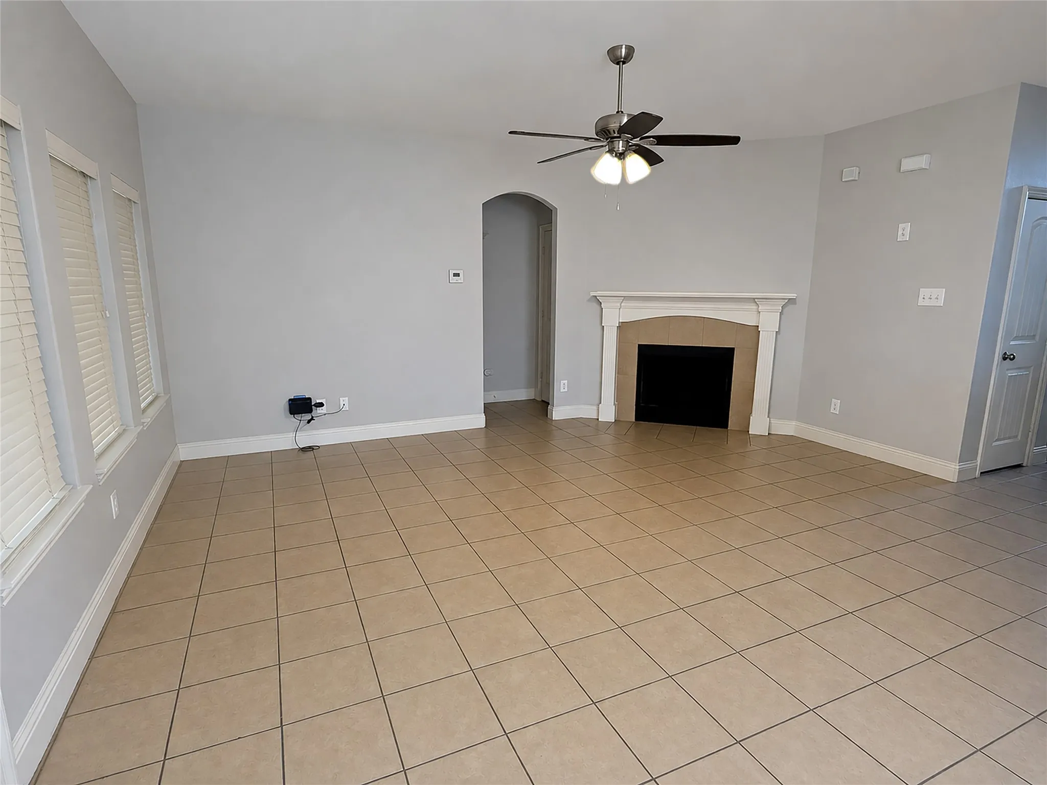 Single Family Residence For Sale in Ellis County , 421 Sunnyside Lane, Red Oak, Texas 75154, 4 Bedroom, 3 Bathroom, 2 Garage spaces, 2,485 Sqft, built in 2014, mls#21289115, Real Estate Agent in Red Oak, Homes For Sale in Ellis county, Homes For Sale in Red Oak, Realtor in Red Oak Texas, Real Estate Brokerage Independent Realty Texas, Luminita Cordes Realtor